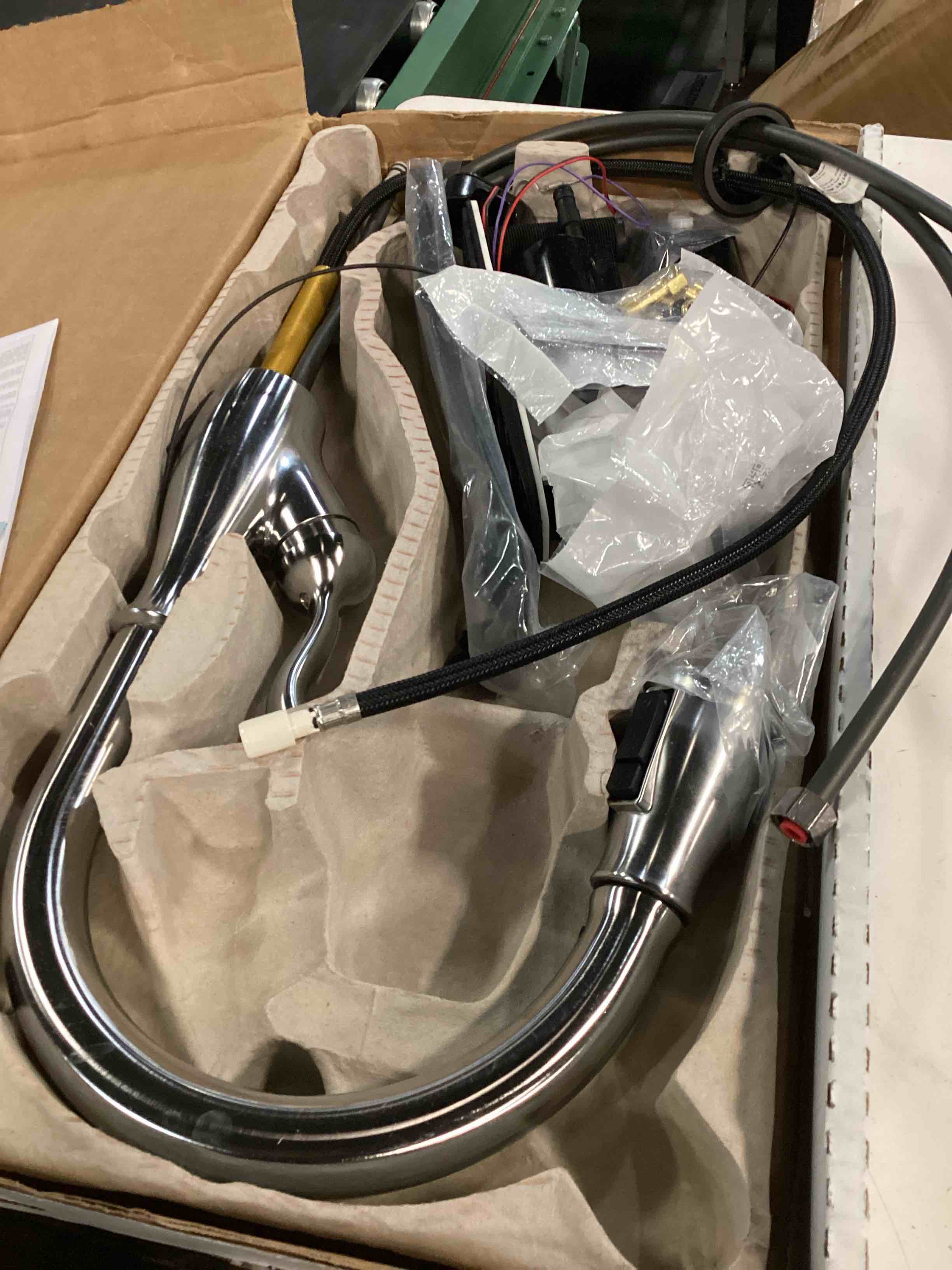 https://s3.amazonaws.com/lotting-images-prod/bidfta/PPE5088345_1778174937827.jpeg