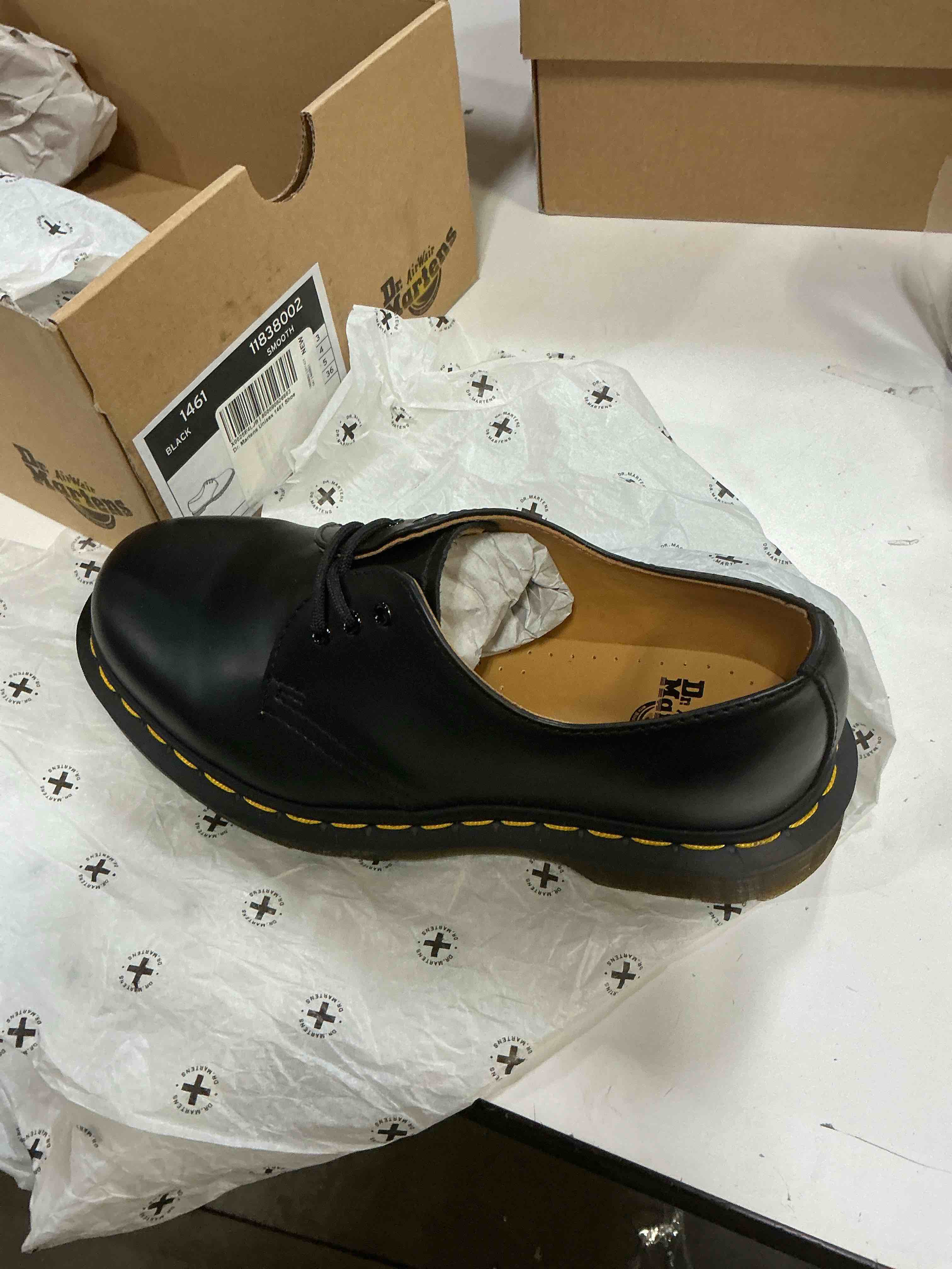 Condition photo showing New/Like New for dr. martens men's 1461 ys((size 3))