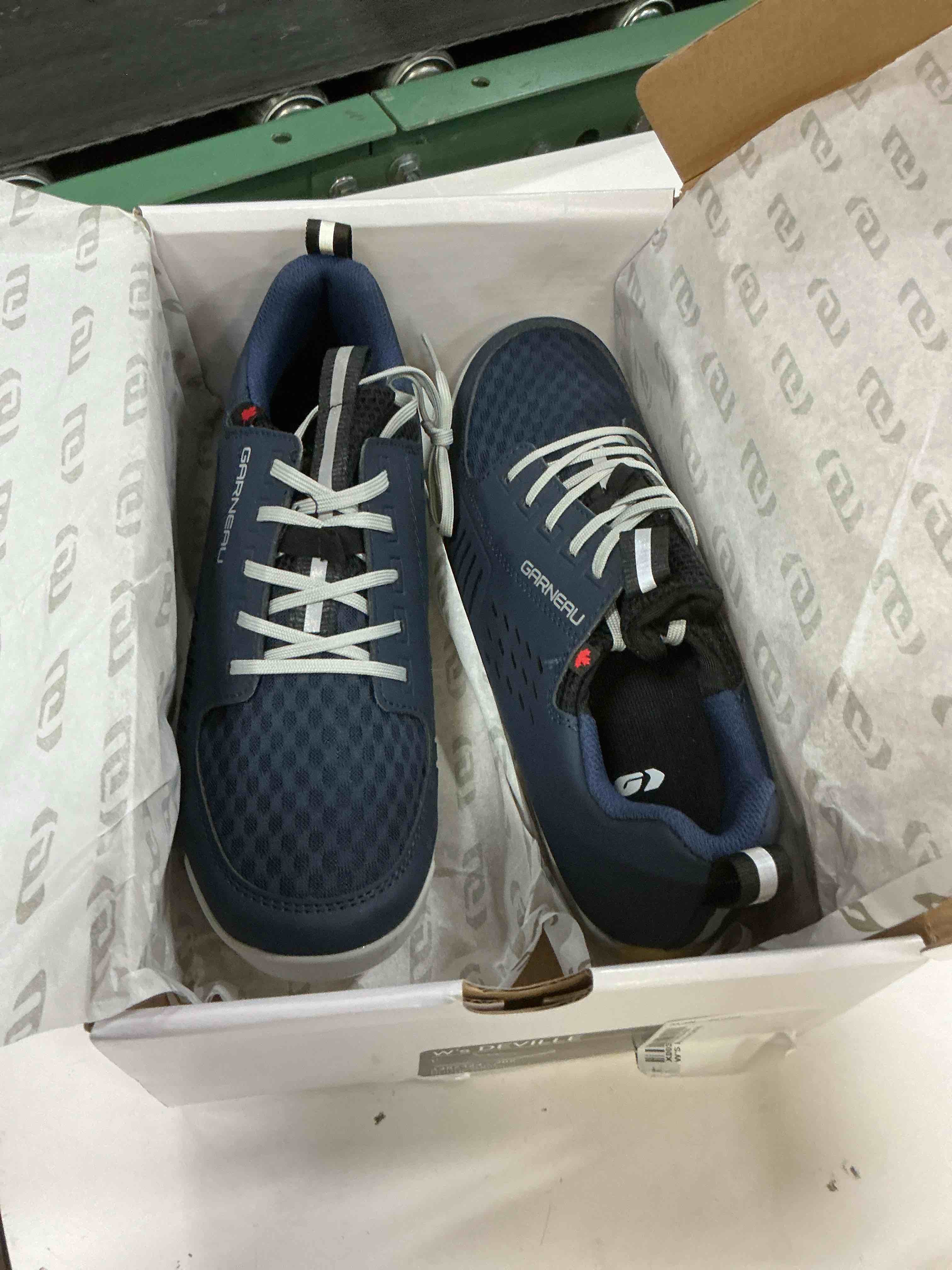 Condition photo showing New/Like New for garneau deville urban shoes - navy women s 40