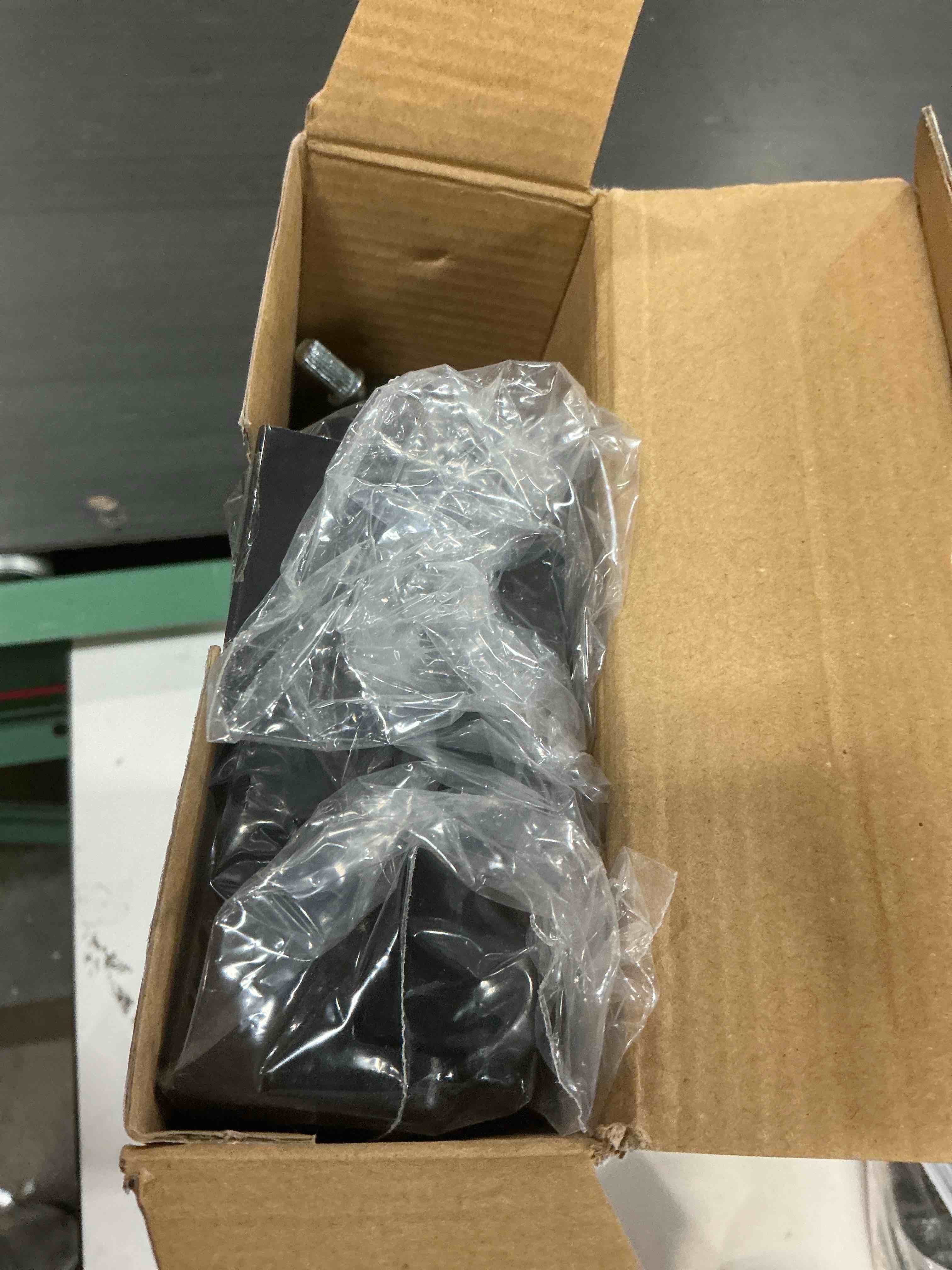 https://s3.amazonaws.com/lotting-images-prod/bidfta/PPE5089521_1777391320827.jpeg