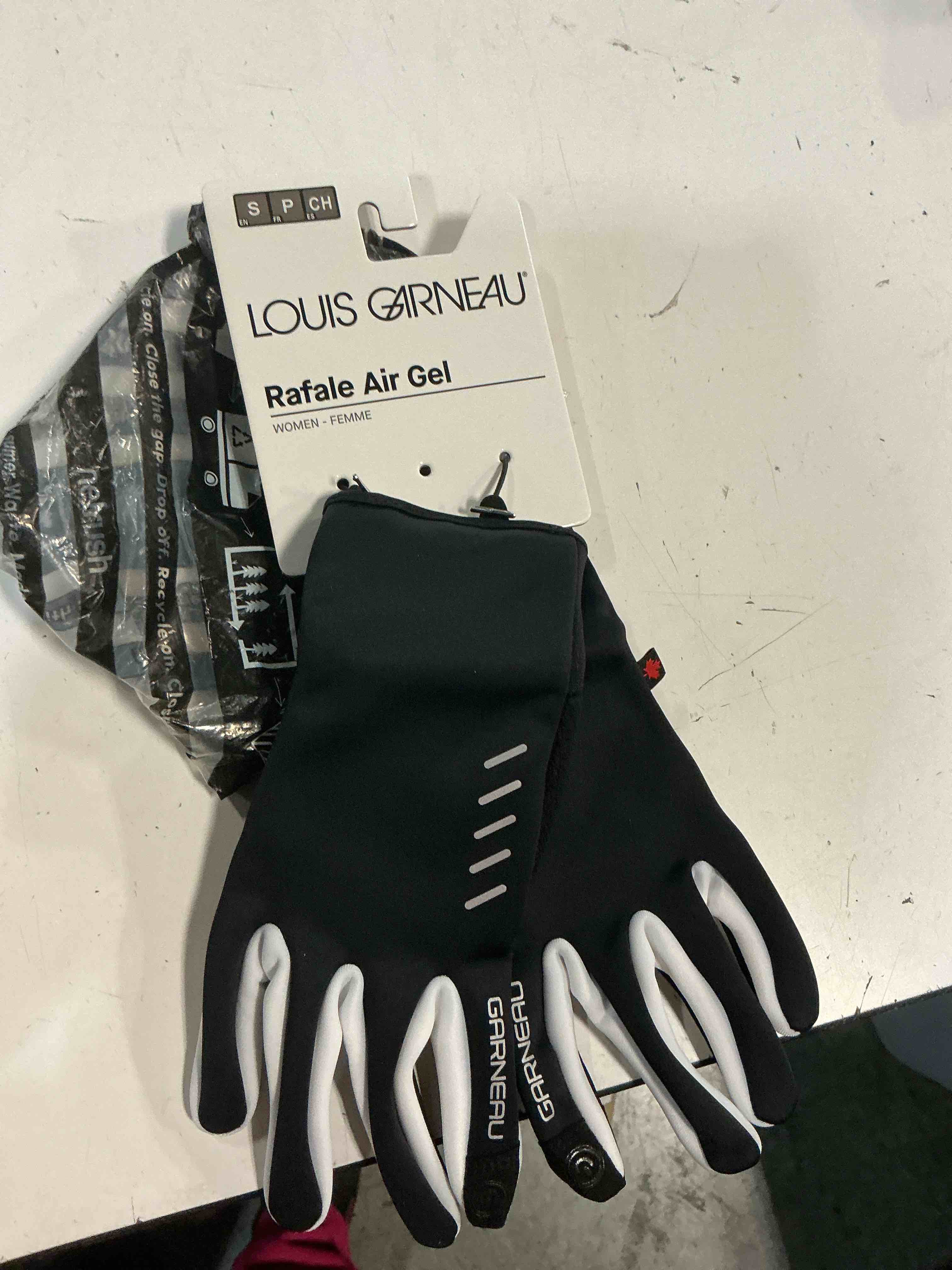 https://s3.amazonaws.com/lotting-images-prod/bidfta/PPE5093774_1777308290947.jpeg