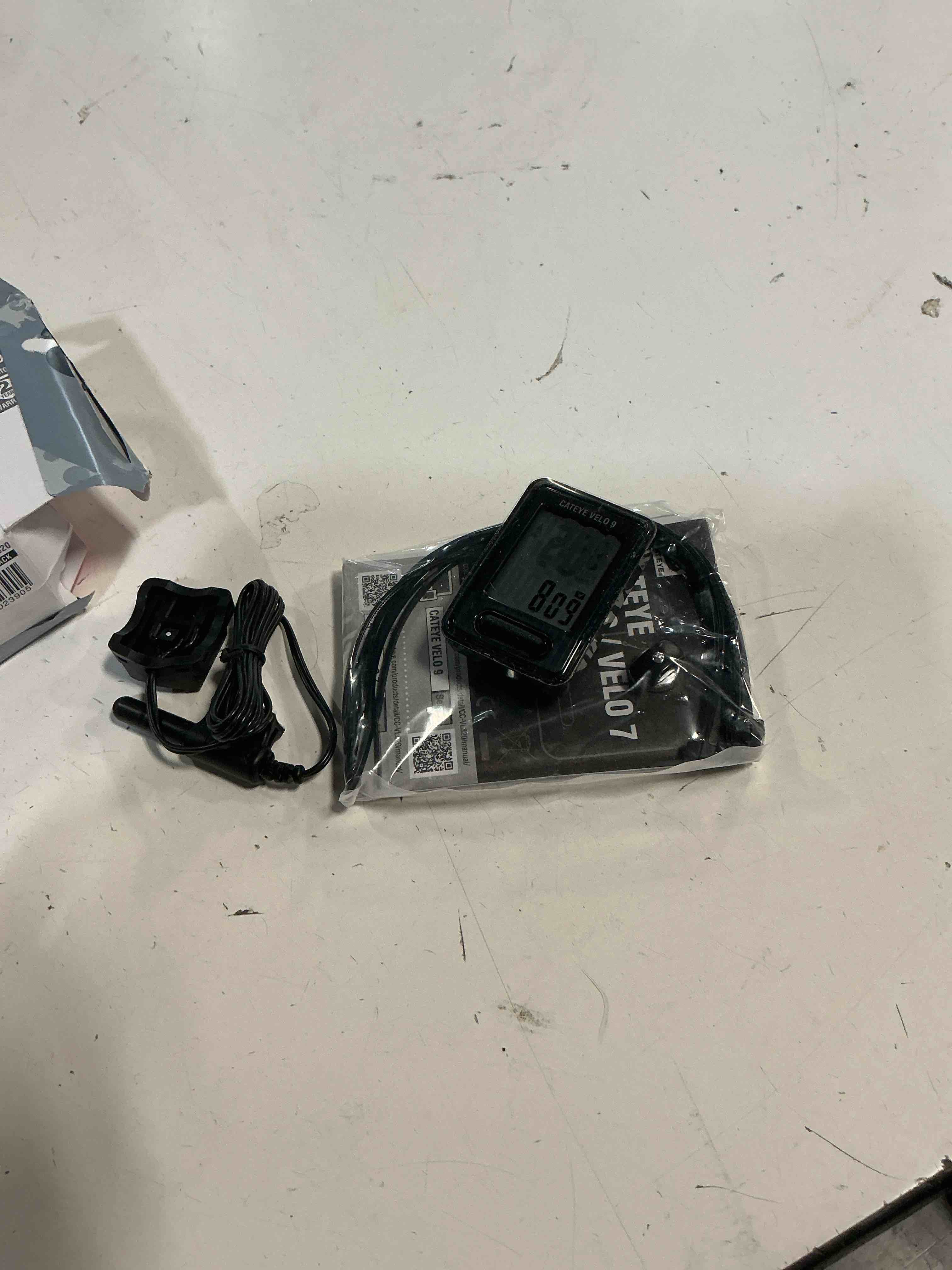 Condition photo showing New/Like New for cat eye - velo 9 wired bike computer  black