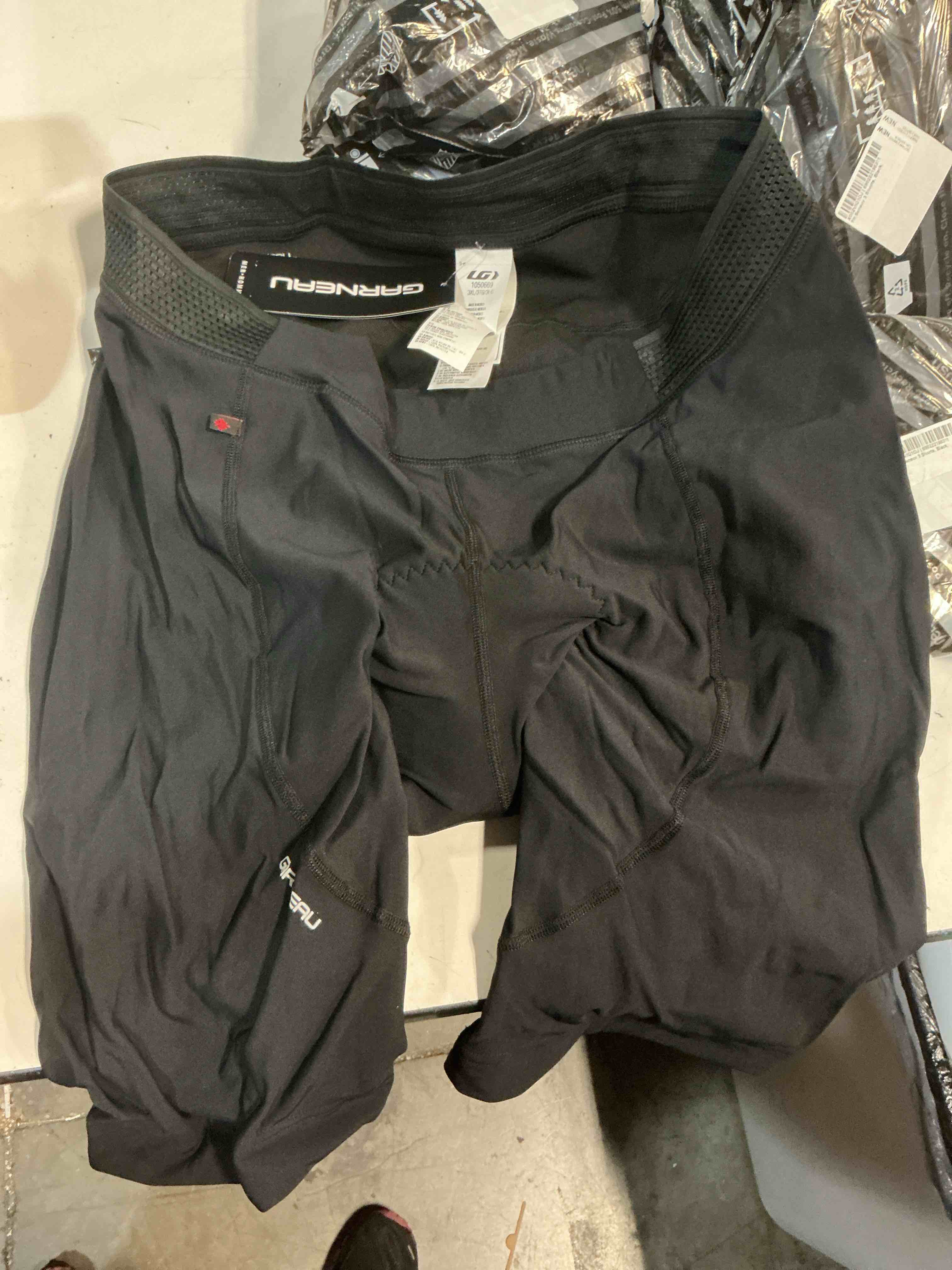 Condition photo showing New/Like New for louis garneau men's fit sensor 3 short - 3xl - black