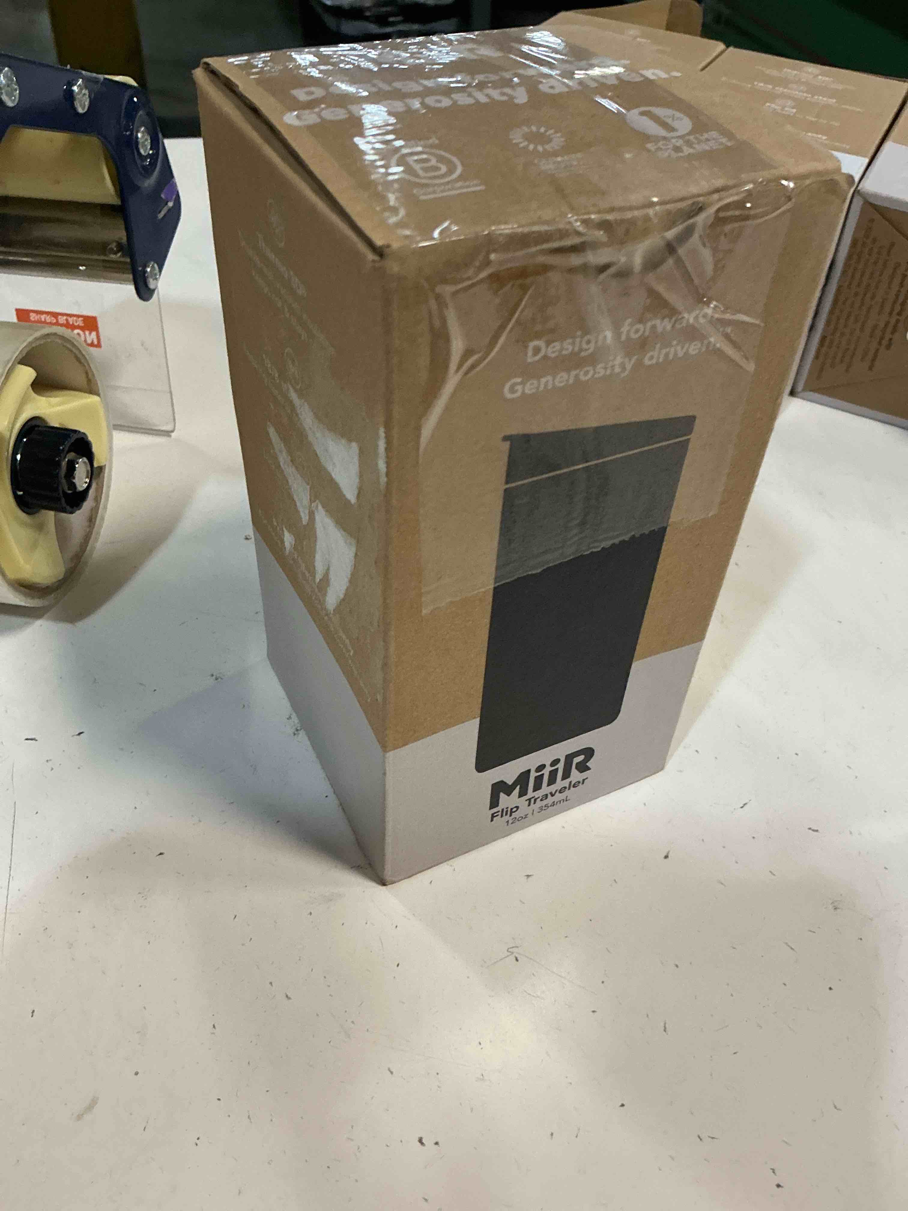 https://s3.amazonaws.com/lotting-images-prod/bidfta/PPE5093881_1777318230441.jpeg
