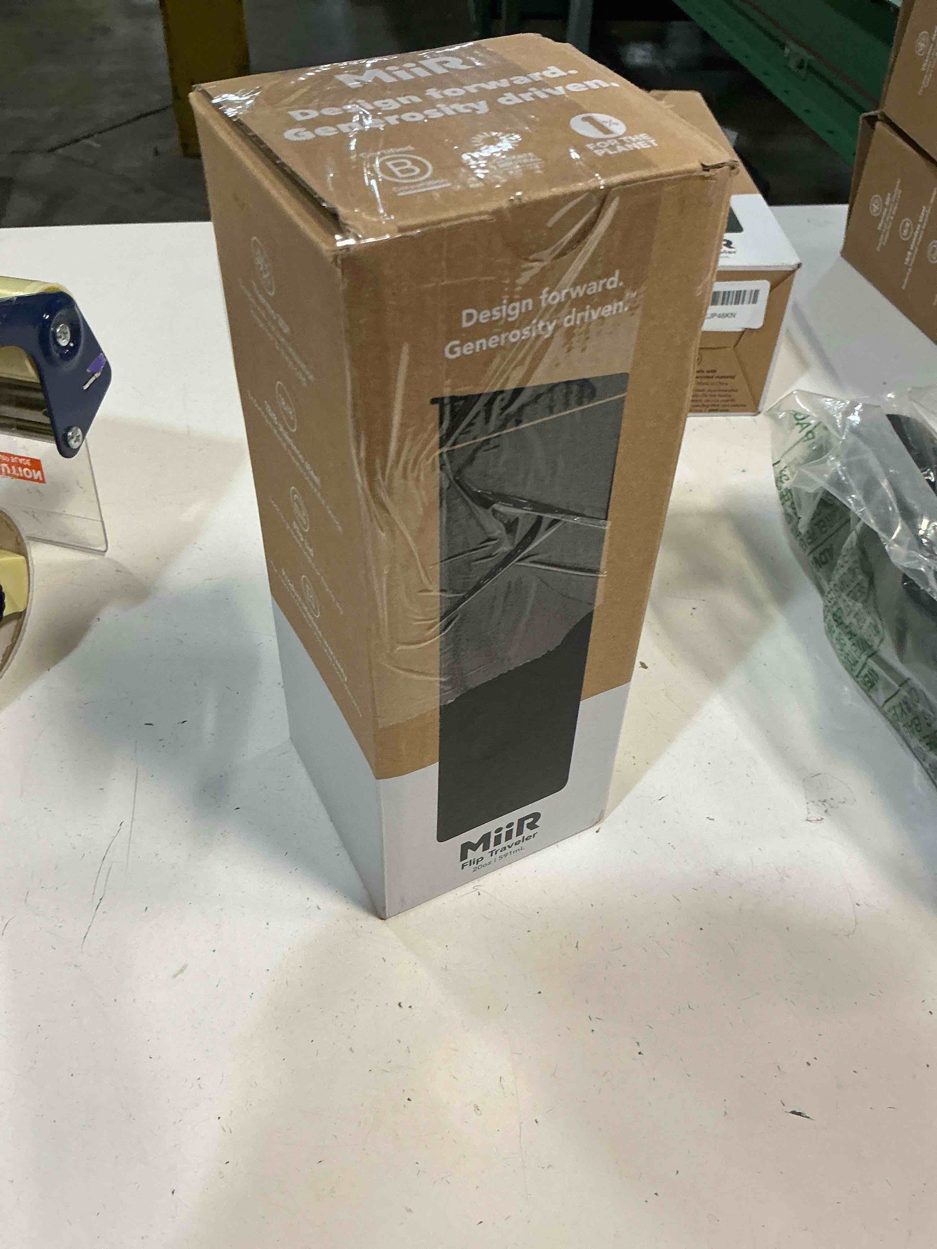https://s3.amazonaws.com/lotting-images-prod/bidfta/PPE5093912_1777320370937.jpeg