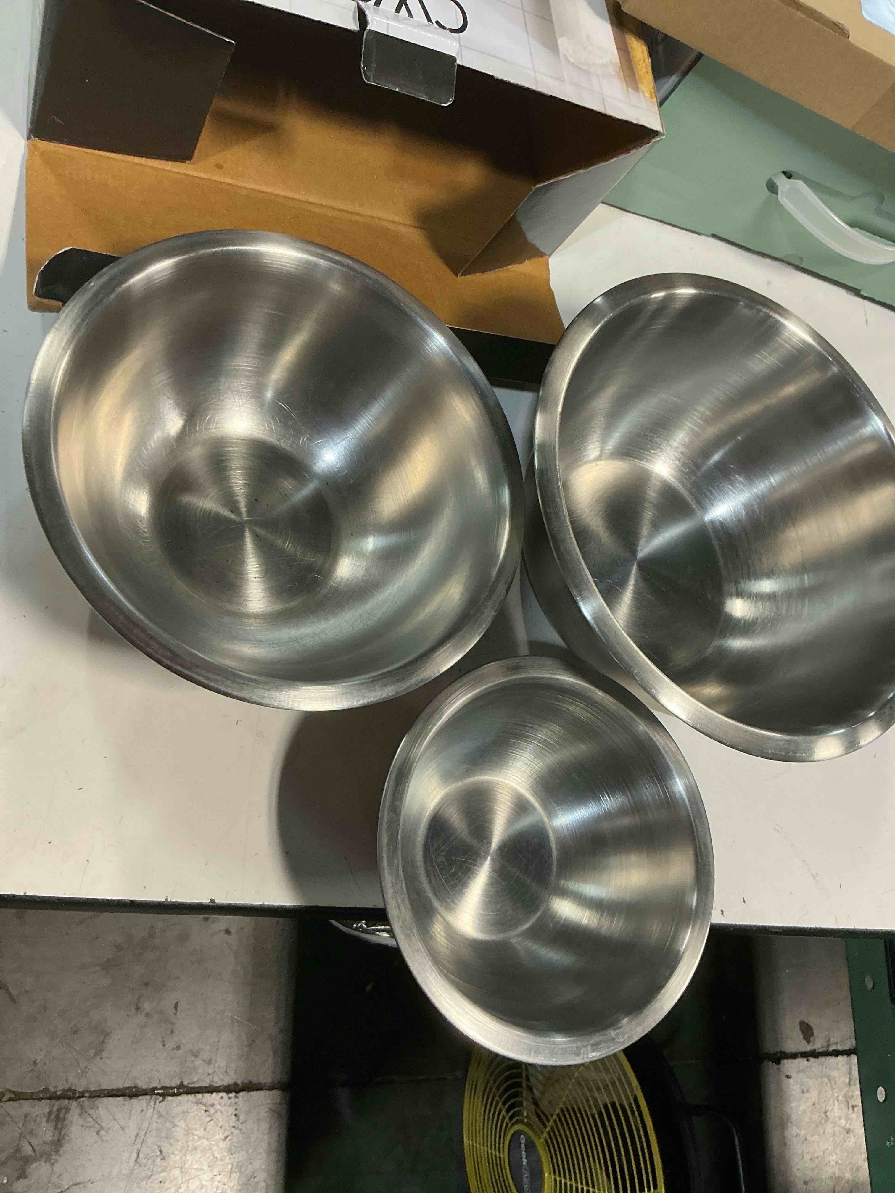 Condition photo showing As Is for cook with color stainless steel mixing bowls set - nesting bowls, 6 pieces, silver with non slip bottom 6 pieces silver with non slip bottom