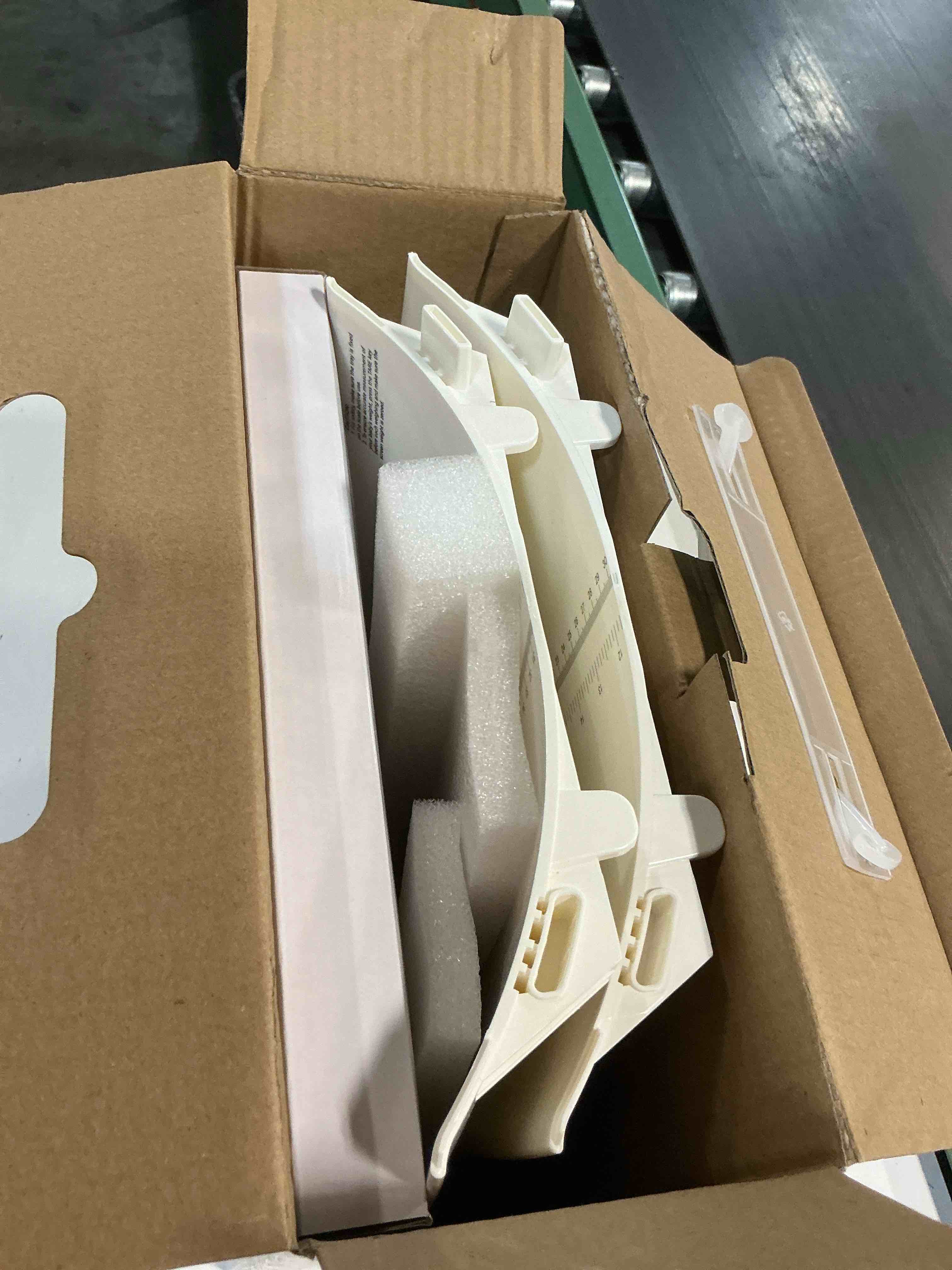Condition photo showing New/Like New for momcozy baby scale, multi-function scale for body weight and height measurement, weighted feeds, with curved removable tray, for newborns, adult scale & pet scale, 5 units, auto-off,digital led screen