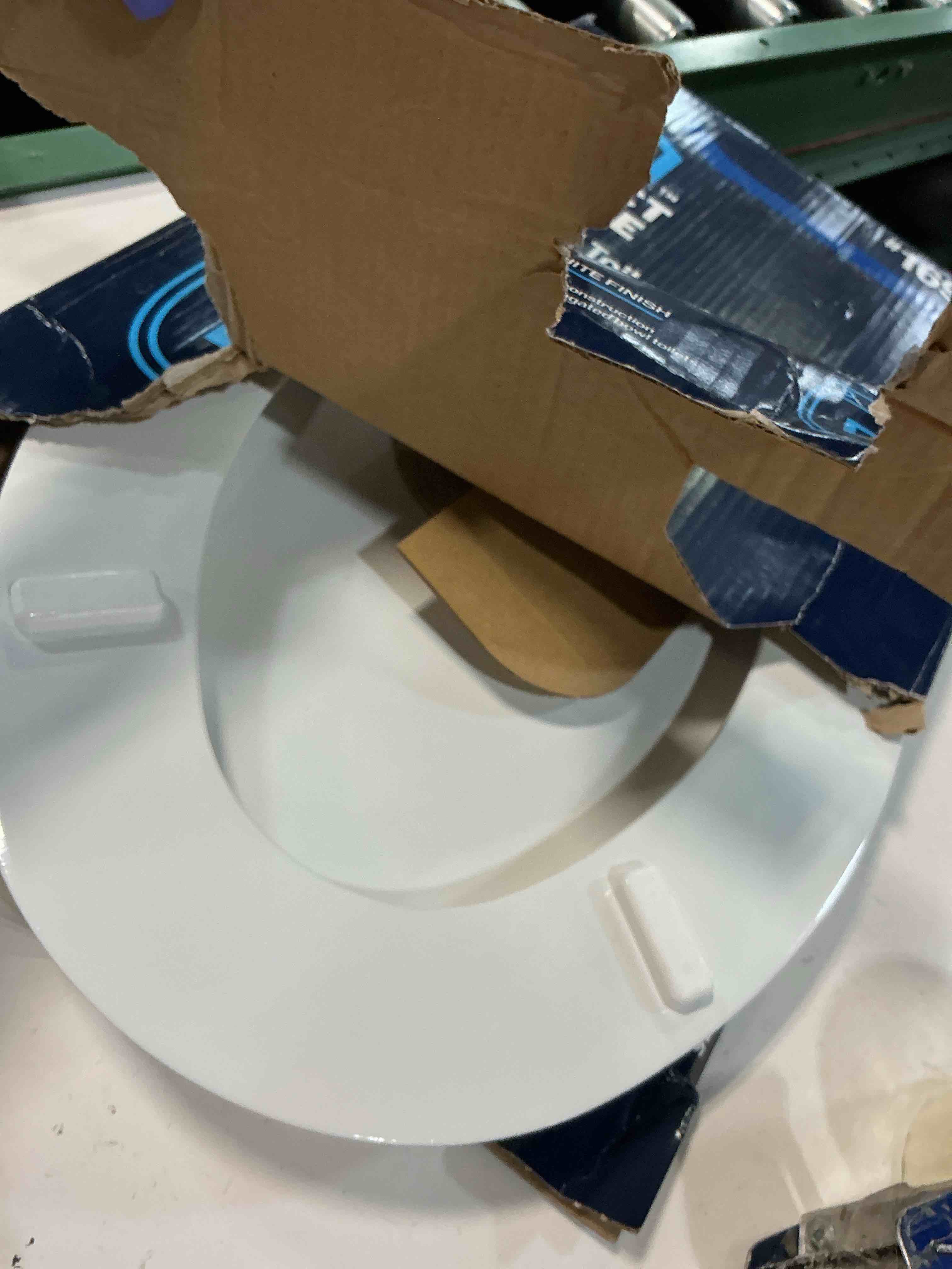 https://s3.amazonaws.com/lotting-images-prod/bidfta/PPE5098075_1776437375864.jpeg
