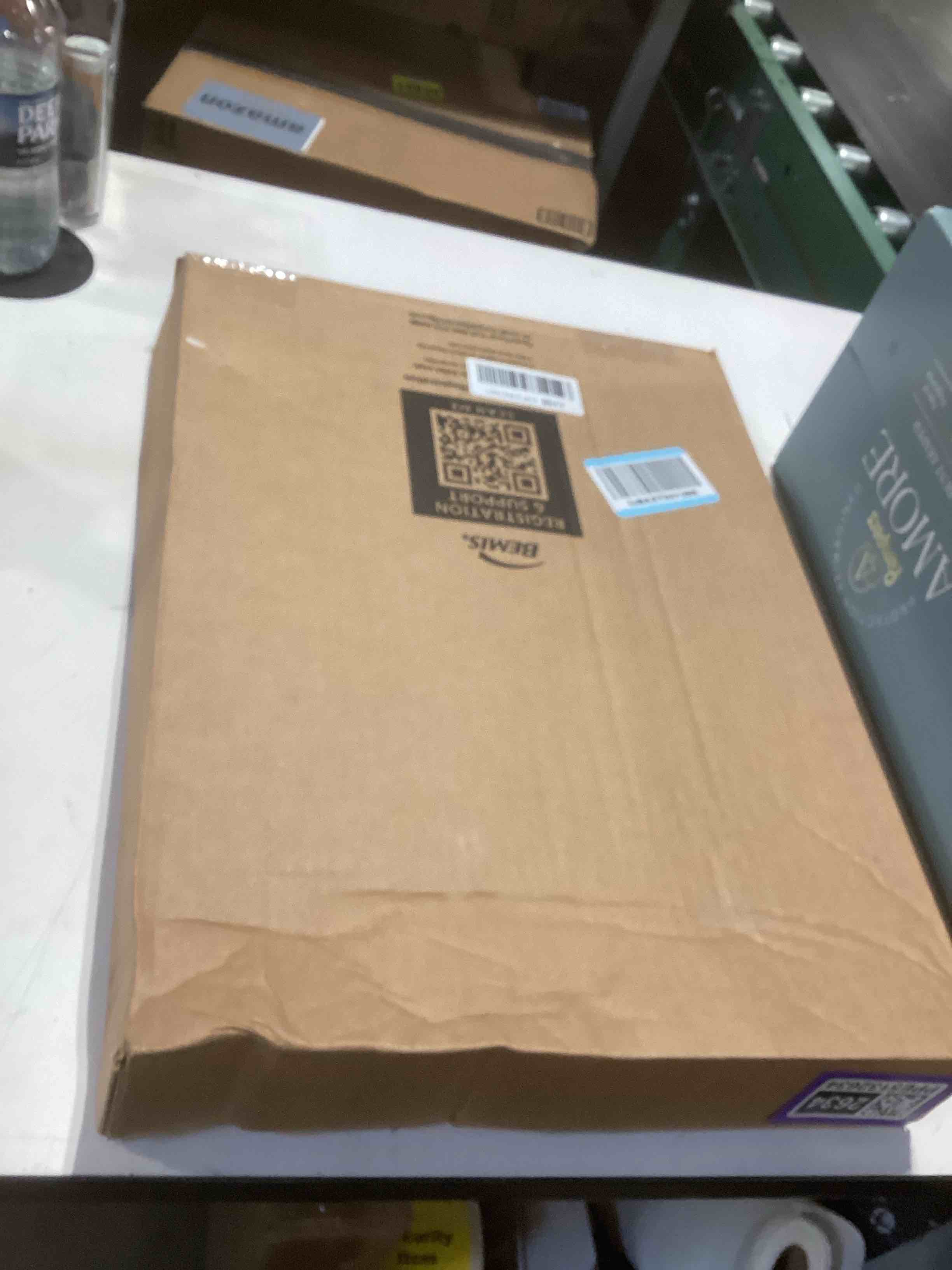 Condition photo showing Good Condition for mayfair linden slow close toilet seat, non slip heavy duty wood, easy install, elongated, white elongated traditional hinge