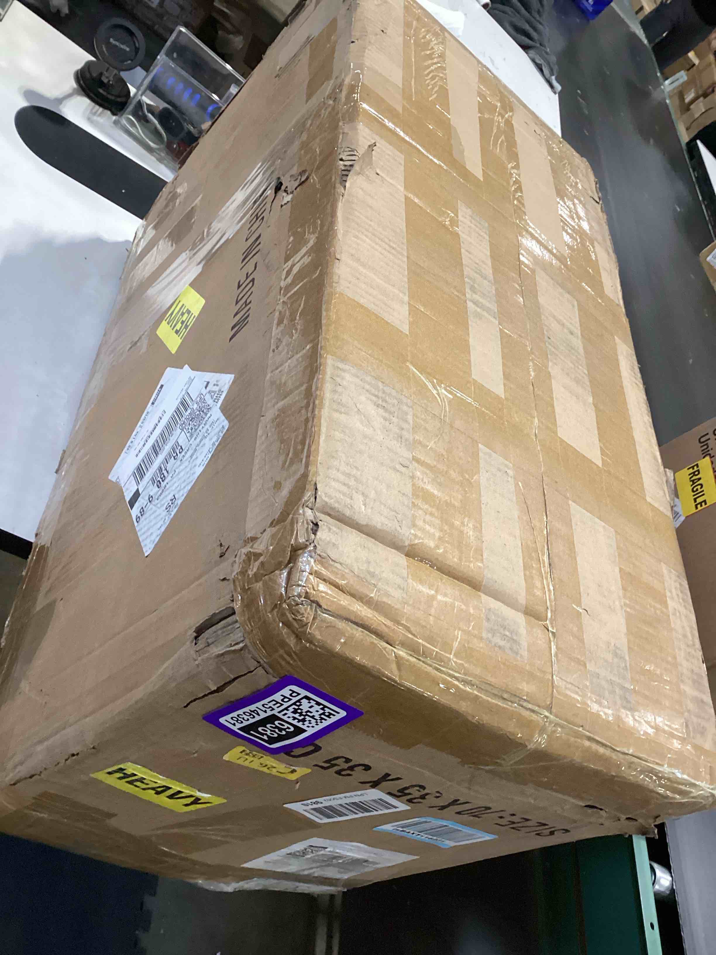 Condition photo showing Good Condition for dandat 100 pcs clear round charger plates 13 inch plastic dinner decorative charger service plates with beaded rim for wedding birthday party events dinner table decoration(gold)