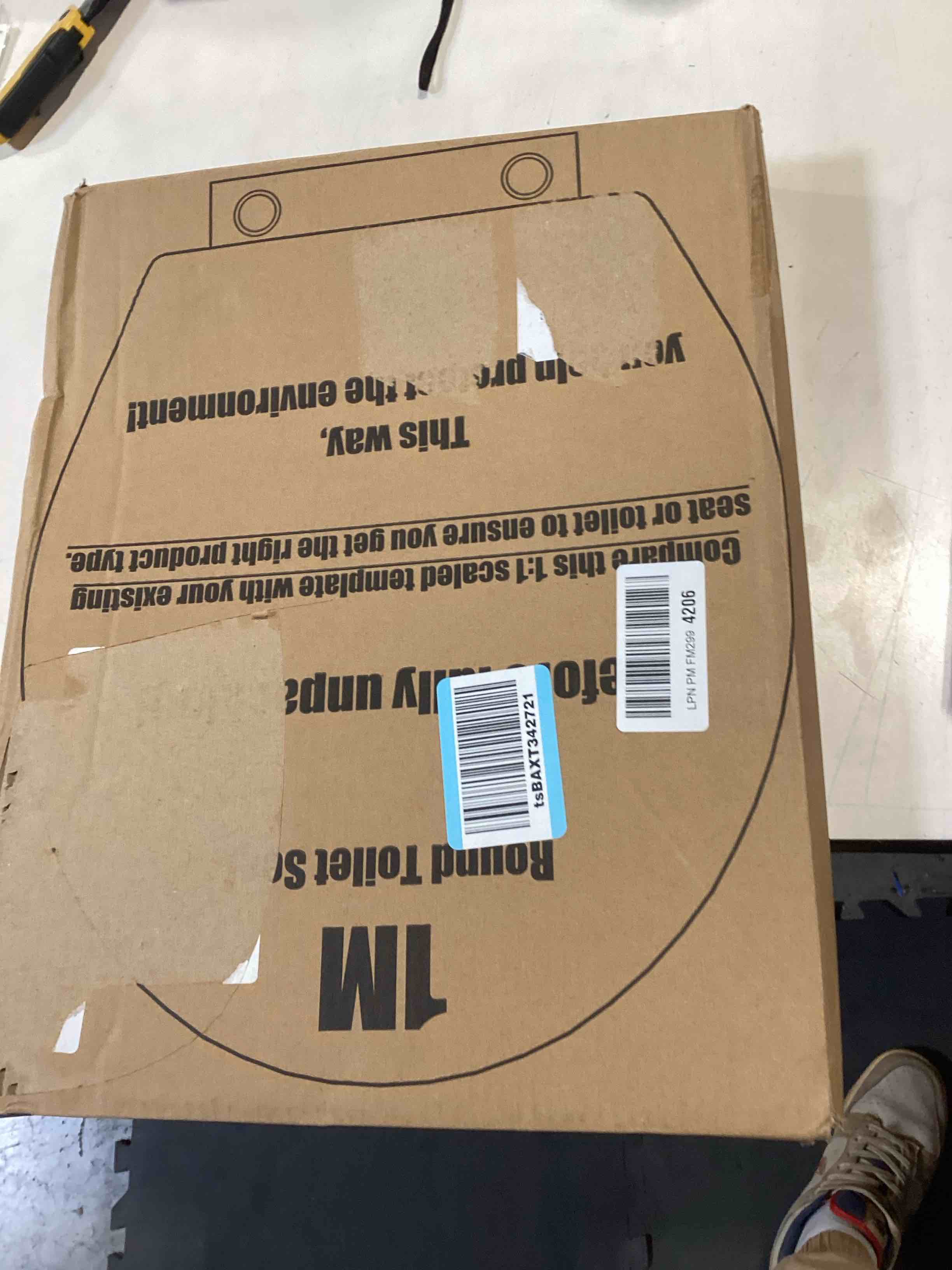 Condition photo showing Good Condition for 1m family toilet seat, patented slow close & quick releasing technology, anti-wiggling, easy to install and clean, standard round with toddler seat built in (1 piece)
