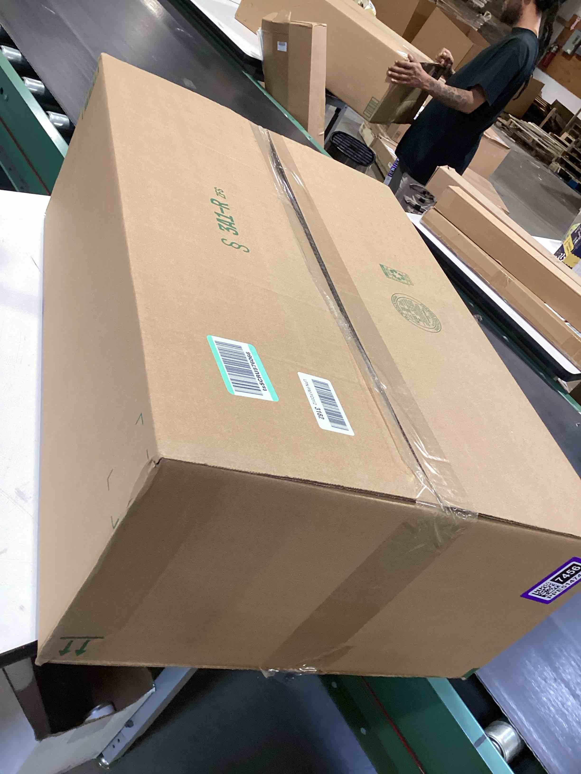 Condition photo showing Good Condition for white tri-fold presentation board 28" x 40" corrugated tabletop display exhibition board lightweight and portable with smooth surface great for school projects and business presentations - by emraw 28" x 40" 1