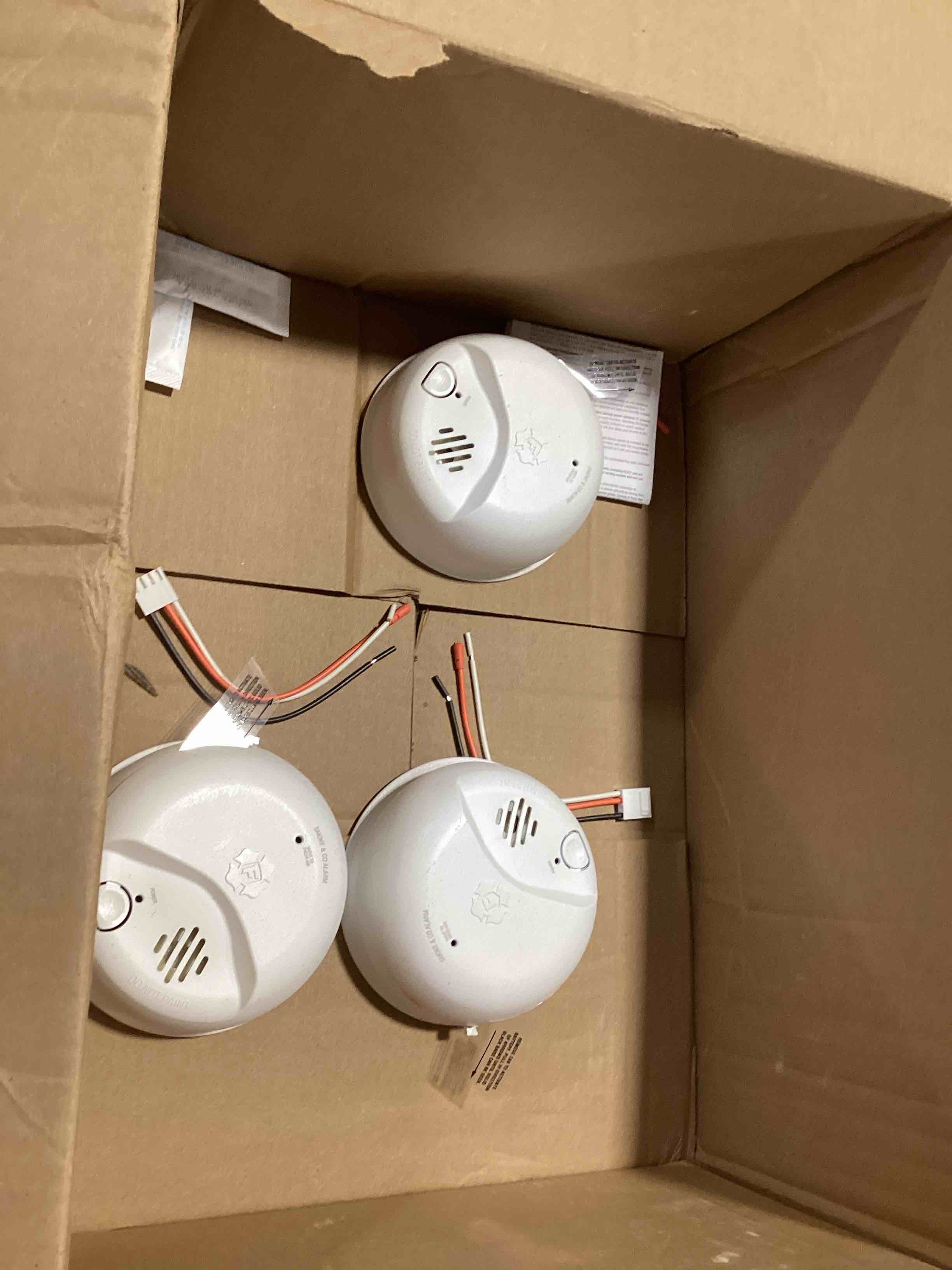https://s3.amazonaws.com/lotting-images-prod/bidfta/PPE5147569_1777386863955.jpeg