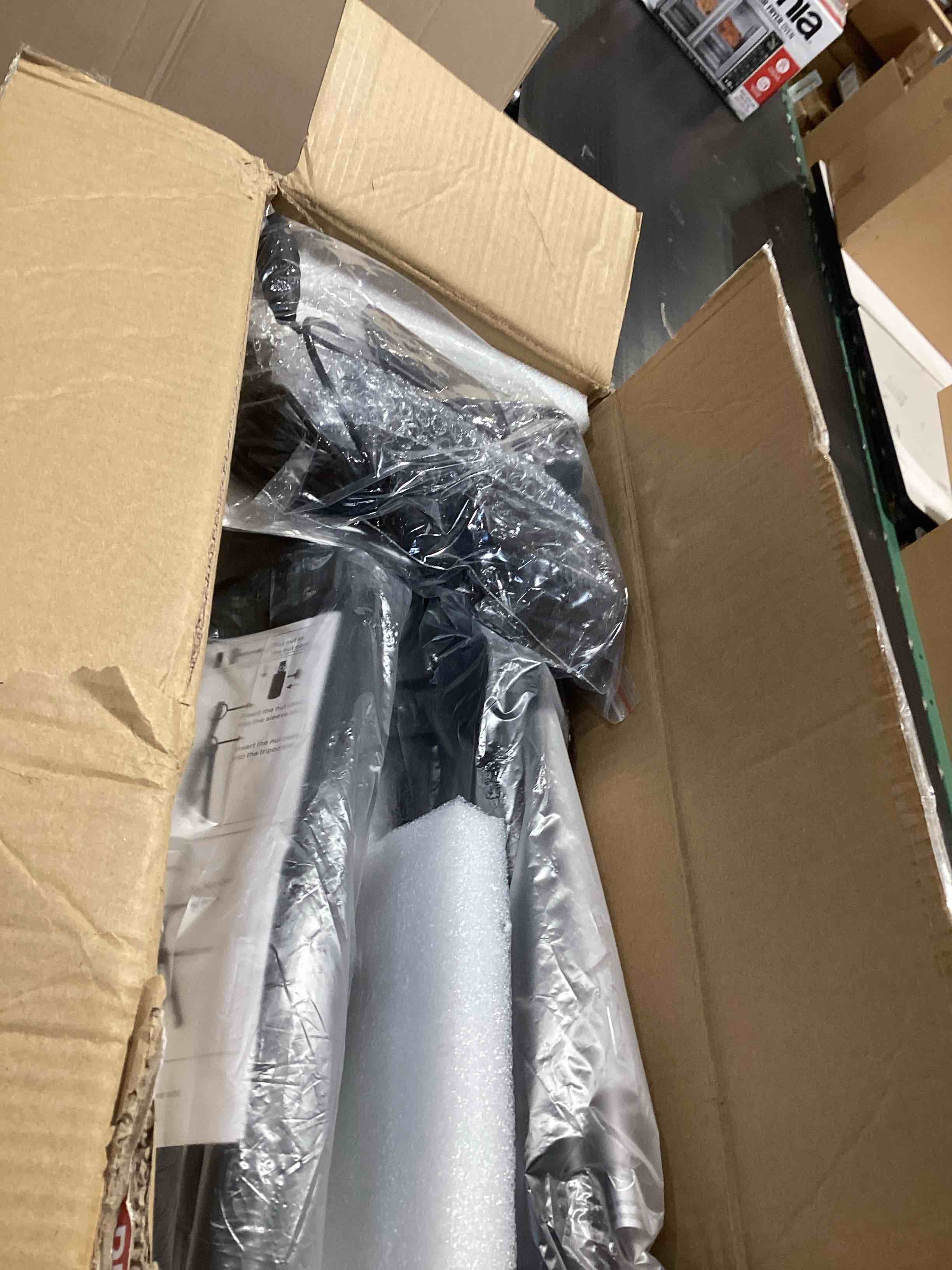 Condition photo showing Good Condition for not tested…qfx pbx-800tws 8-inch tws bluetooth stereo pa system with 2 8" speakers, 2 microphones, 2 stands, and a remote control