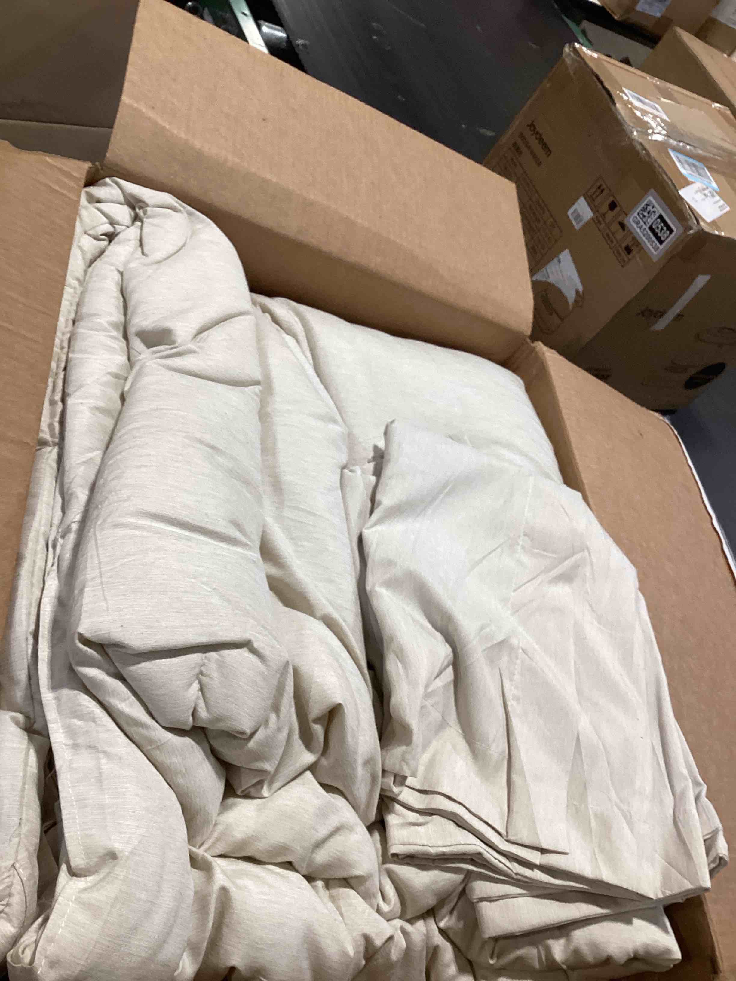 Condition photo showing Good Condition for sasttie queen comforter set, 7-piece bed in a bag, pintuck bedding sets for all season, includes comforter, flat sheet, fitted sheet, pillowcases and pillowshams, beige