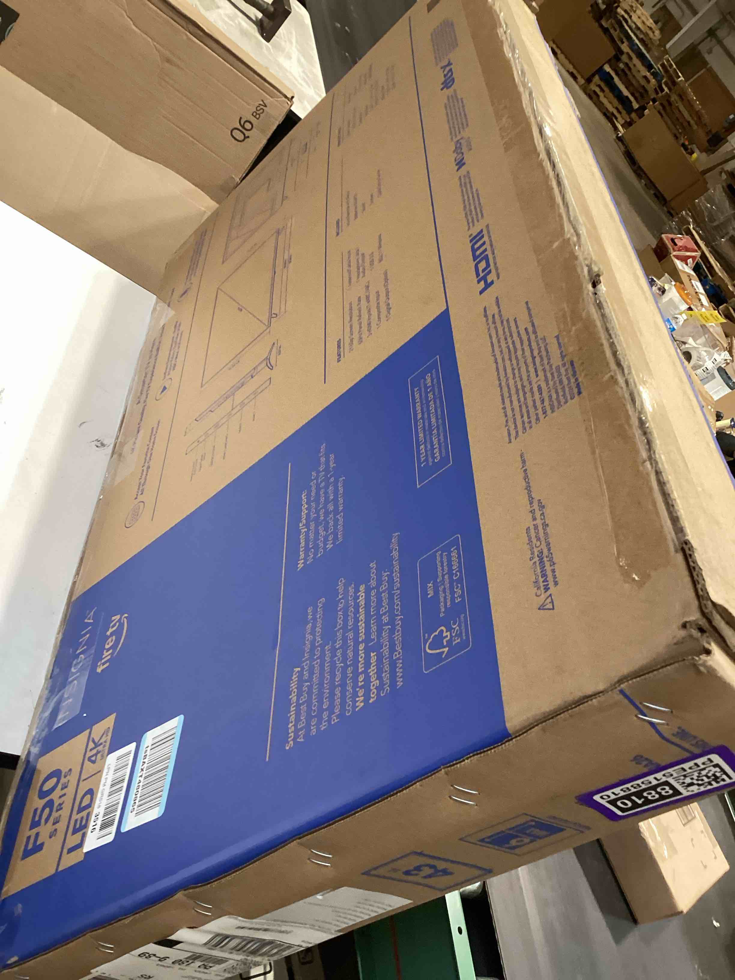 Condition photo showing Good Condition for regalo safety 28"-42" extra wide expandable baby gate for doorways & bottom of stairs, pressure mounted safety gate for babies, toddlers & pets, tested & safe for 30 years, american designed and owned plastic