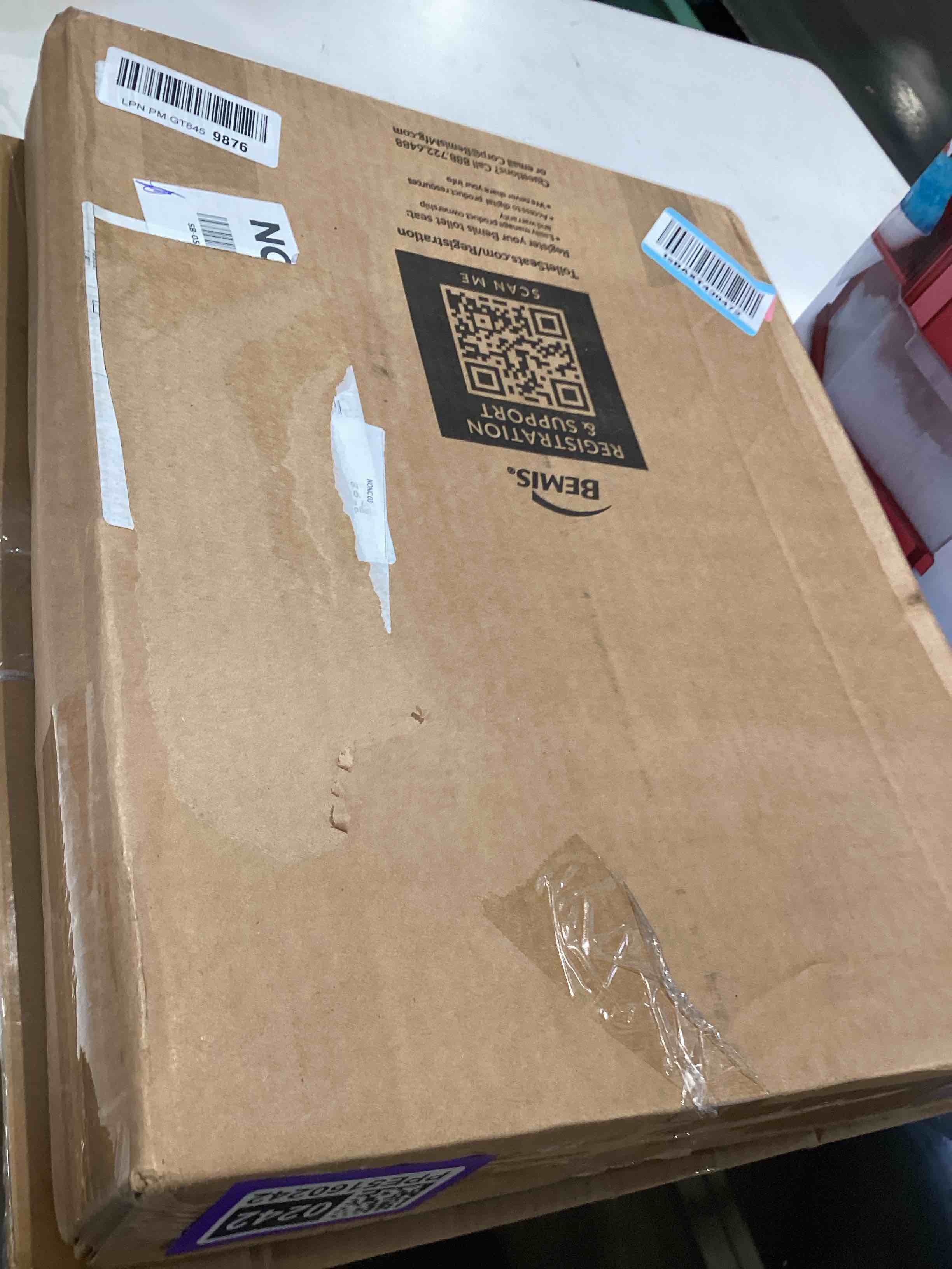 Condition photo showing Good Condition for bemis 500ec durable wood toilet seat with easy clean hinges, made in usa, round, biscuit biscuit round
