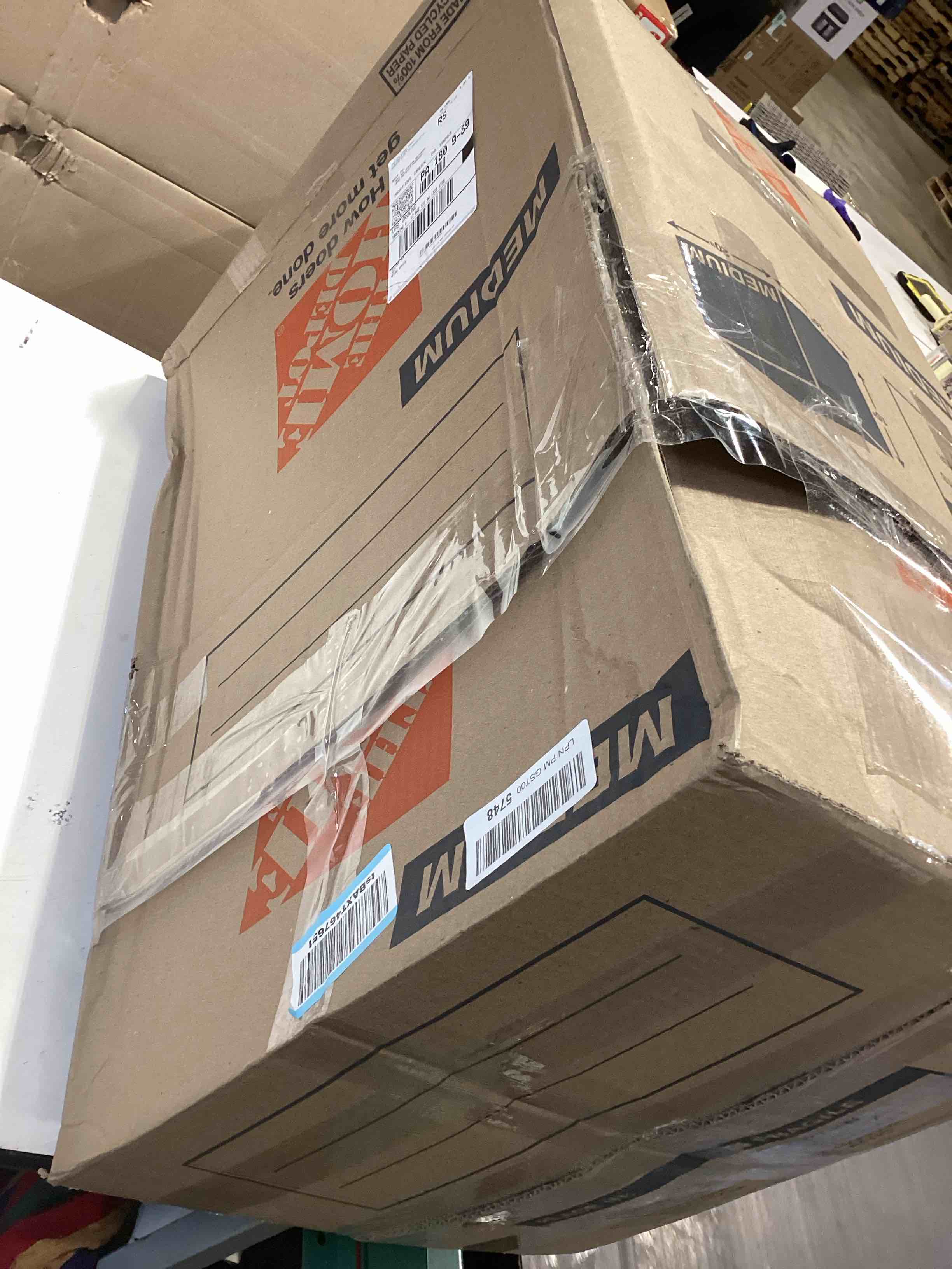 Condition photo showing Good Condition for amazon basics 30" hardside large checked luggage with multi-directional wheels, expandable for up to 15% more space, scratch-resistant hardshell, navy blue navy blue large checked