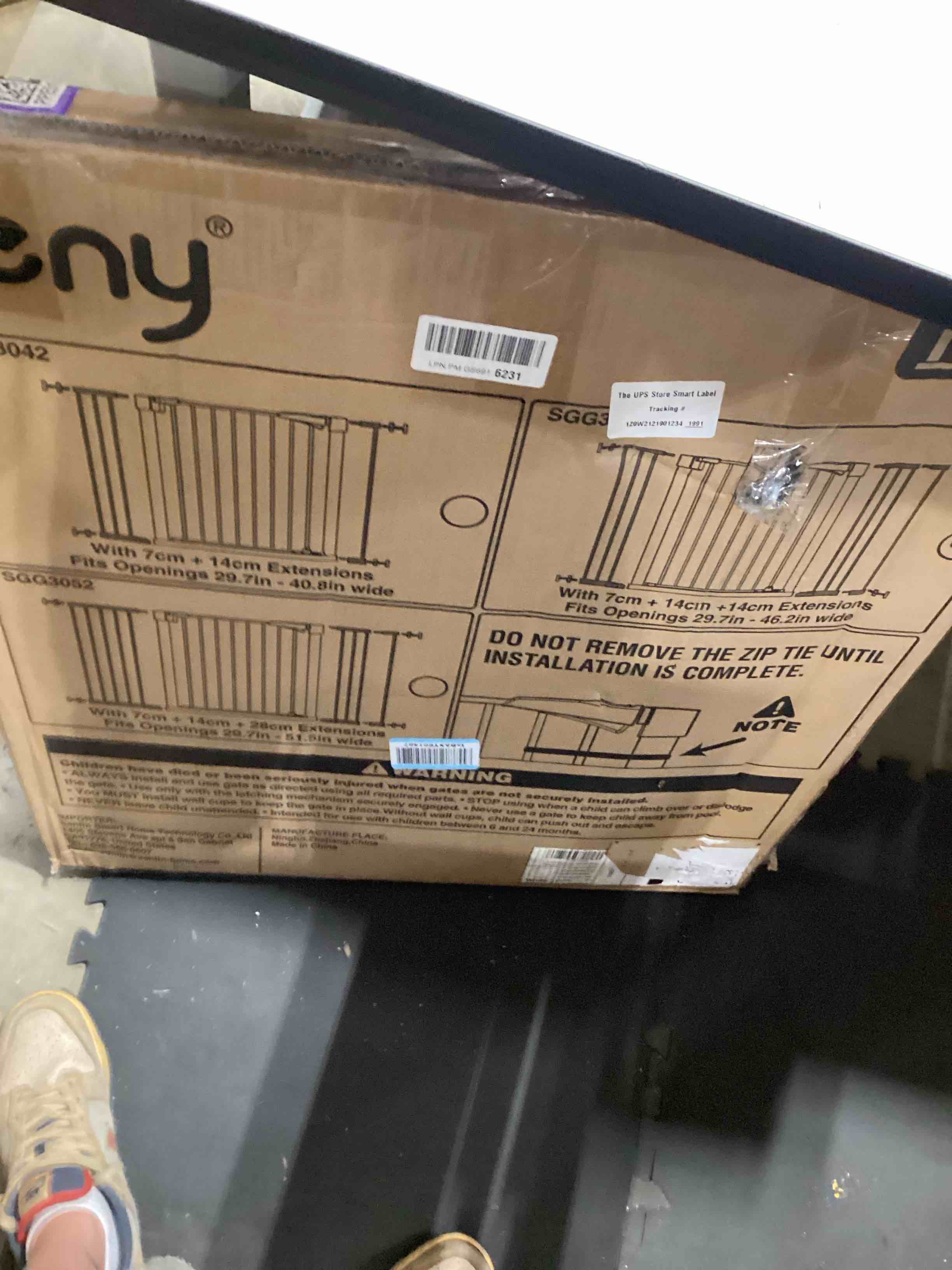 Condition photo showing Good Condition for keny 29.7"-46" baby gate for stairs, auto close dog gates for doorways, pressured mounted no drilling pet gate extra wide, easy walk thru stair gate, 30" tall, white white 29.7-46"wide,30"tall