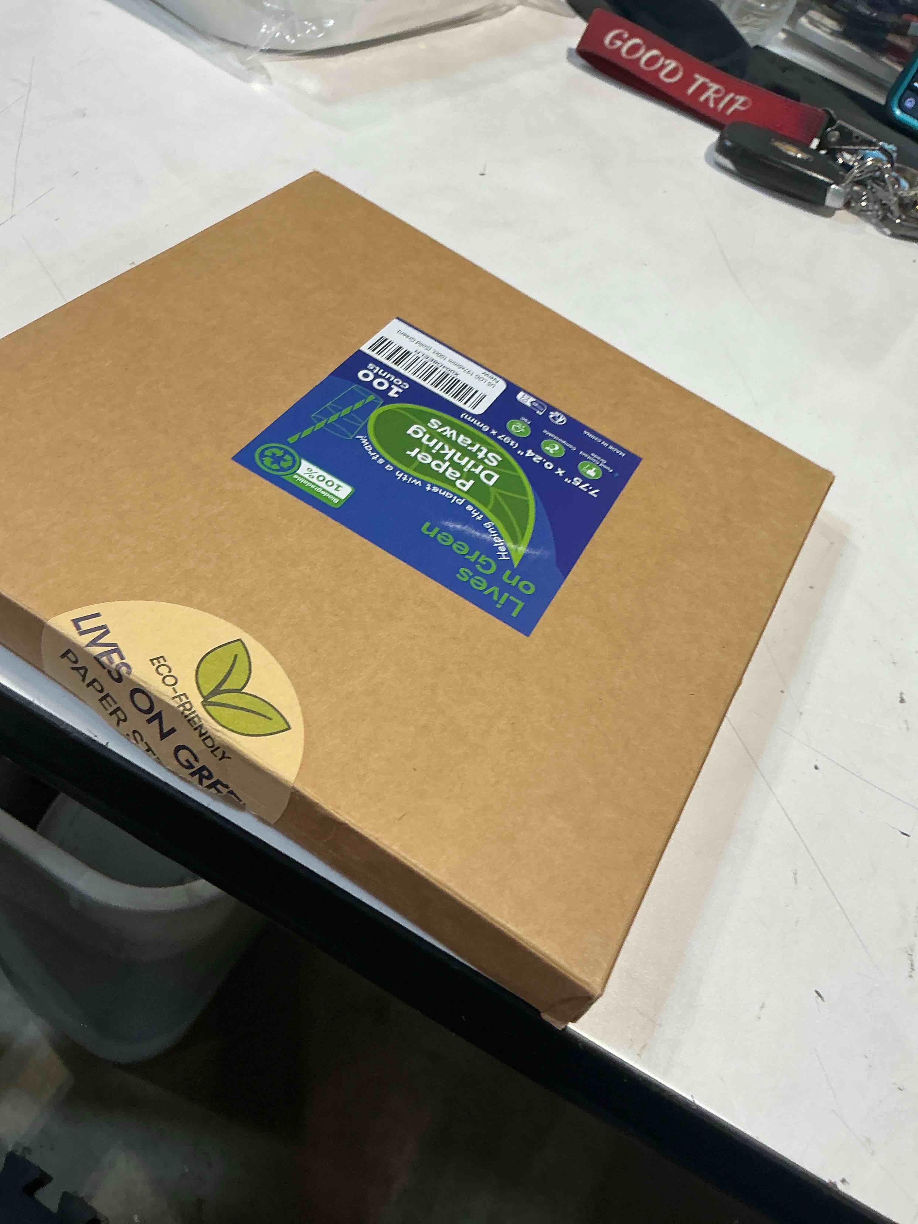 Condition photo showing Good Condition for disposable paper straws solid green - 7.75'' x 0.24'', 100 counts - for drinking, beverage, juice, soda, bar supplies
