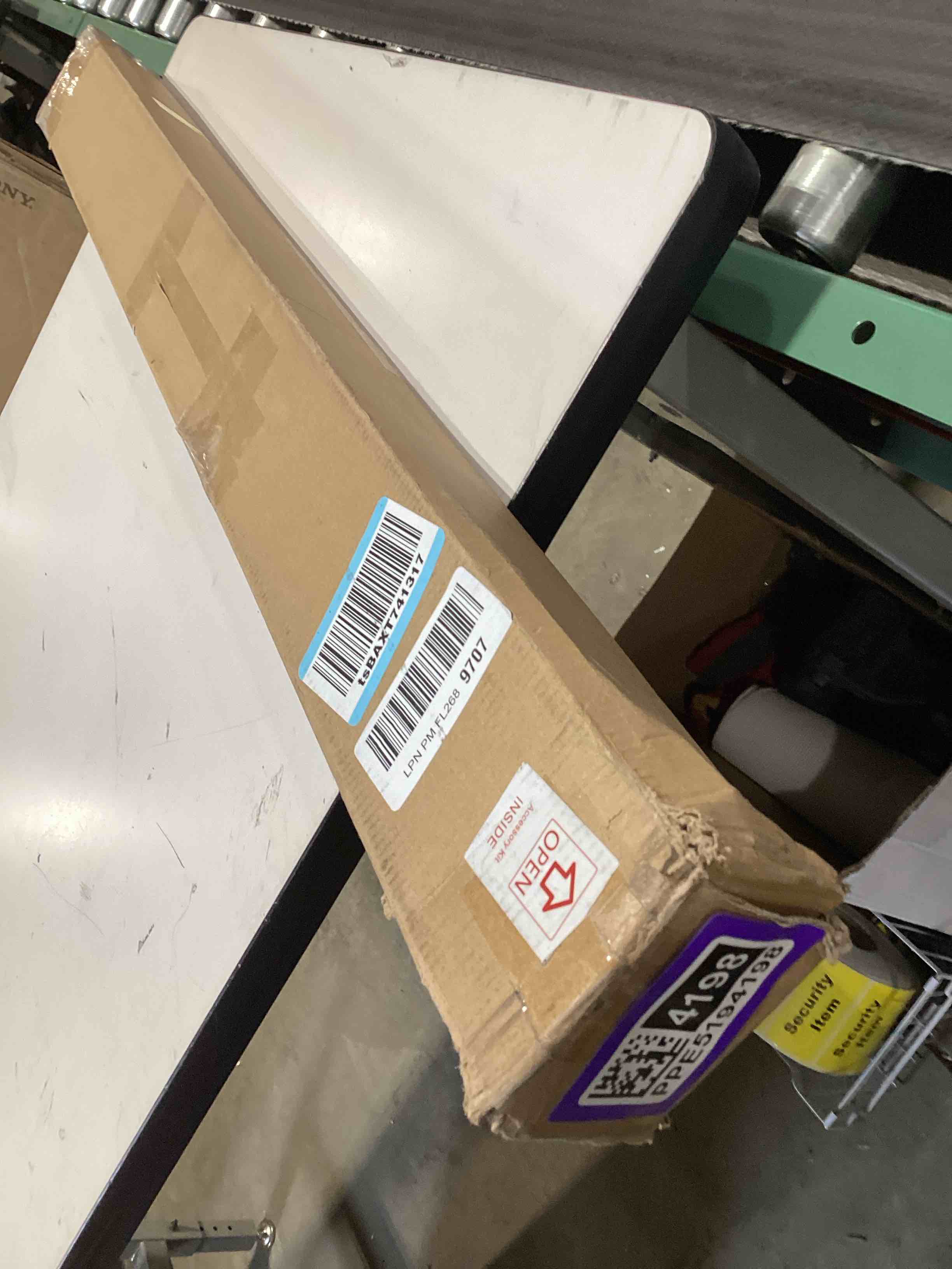 https://s3.amazonaws.com/lotting-images-prod/bidfta/PPE5194198_1778087743095.jpeg