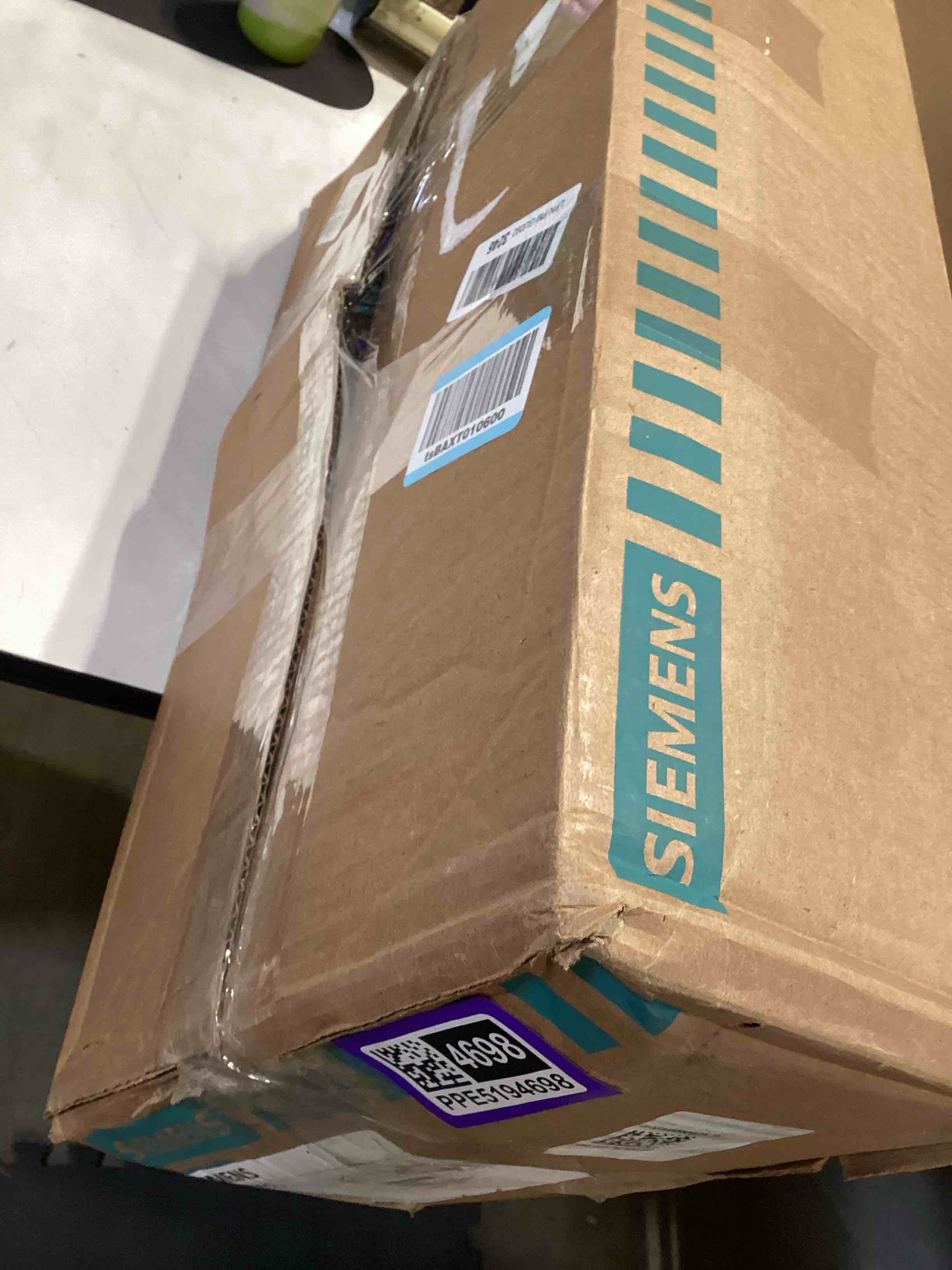 Condition photo showing Good Condition for siemens hf323n 100-amp 3 pole 240-volt 4 wire fused heavy duty safety switches