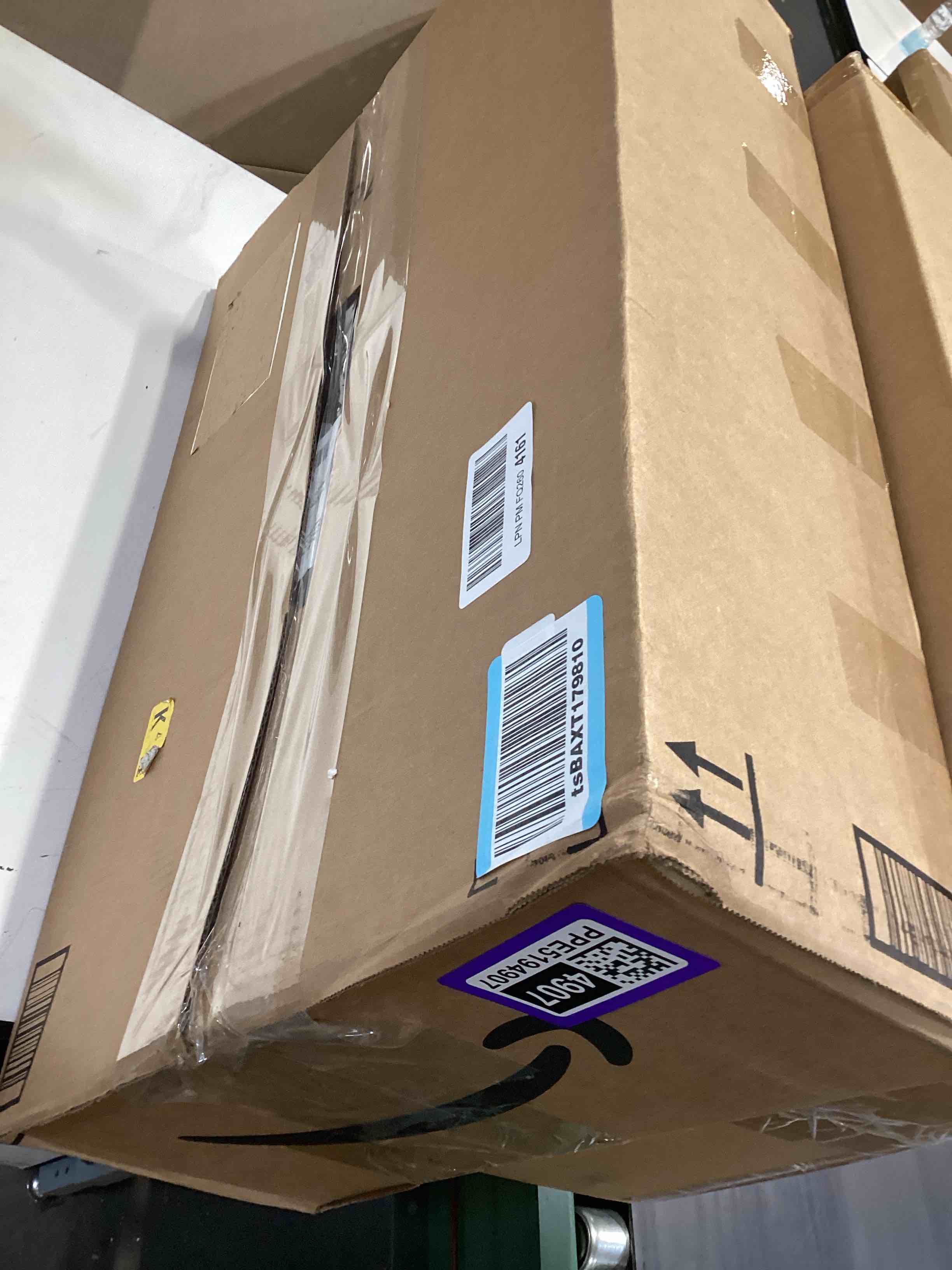 Condition photo showing Good Condition for packqueen extra large black gift box with window, 16.3x14.2x5 inches clear gift box for present contains ribbon, card, groomsman proposal box with magnetic lid (glossy black) black-16.3x14.2x5 inches-pack of 1