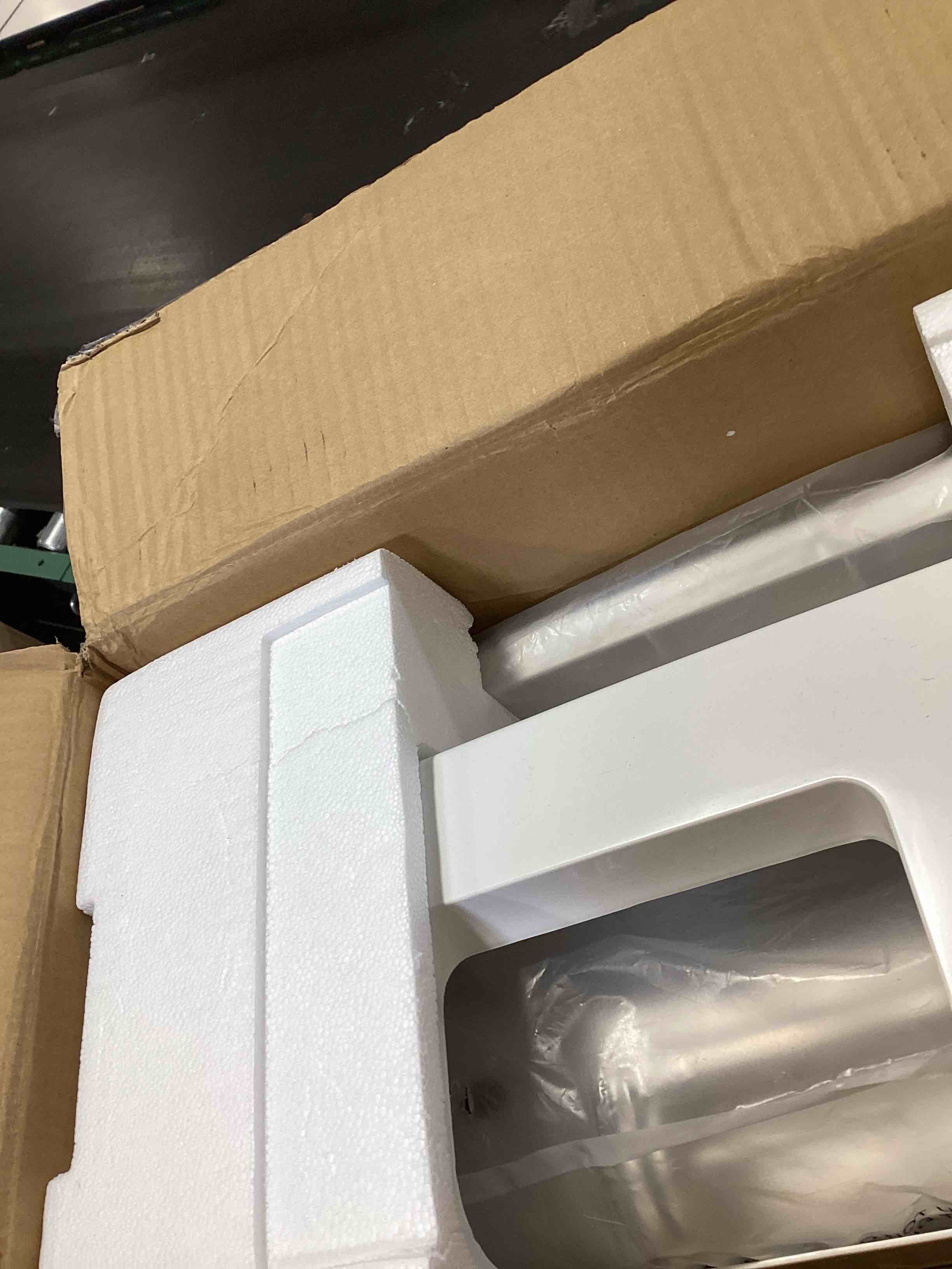 https://s3.amazonaws.com/lotting-images-prod/bidfta/PPE5195037_1779129504653.jpeg