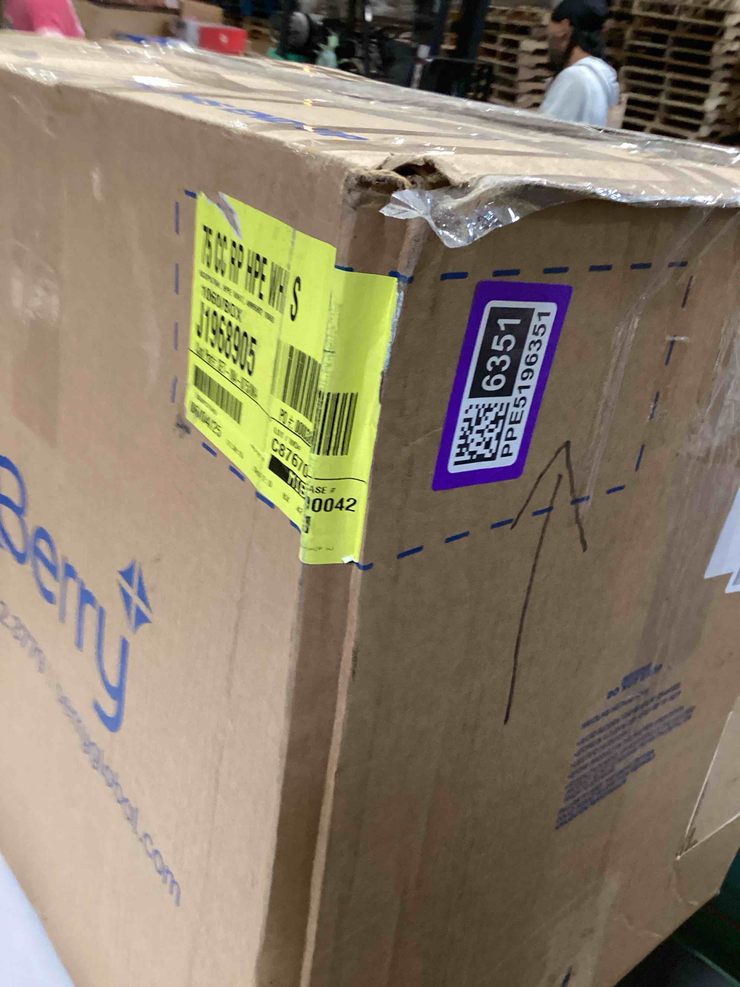 https://s3.amazonaws.com/lotting-images-prod/bidfta/PPE5196351_1780064306734.jpeg