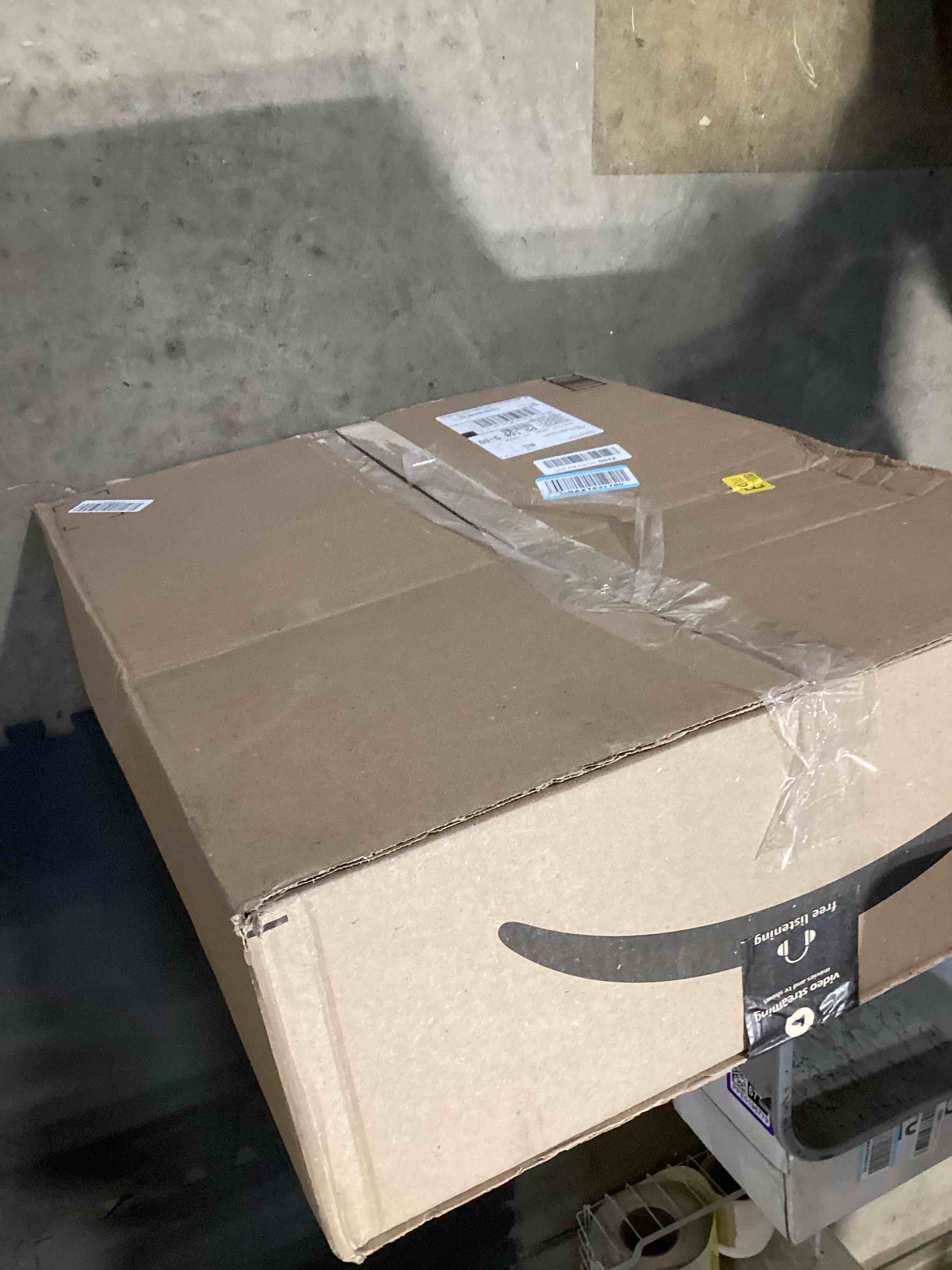 https://s3.amazonaws.com/lotting-images-prod/bidfta/PPE5196949_1780487076717.jpeg