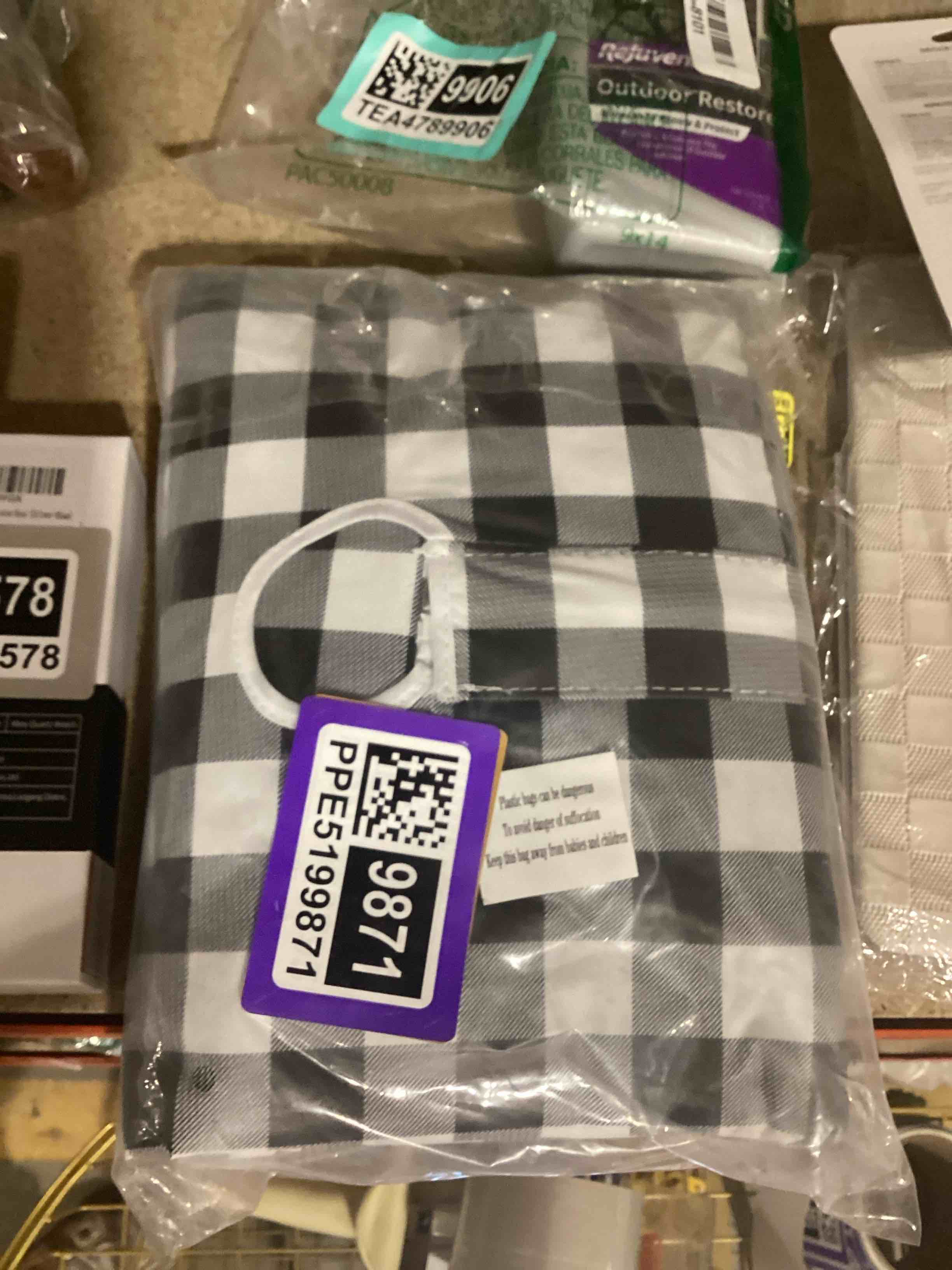 Condition photo showing New/Like New for sorfey umbrella gingham vinyl tablecloth black 30” x 60” rectangle