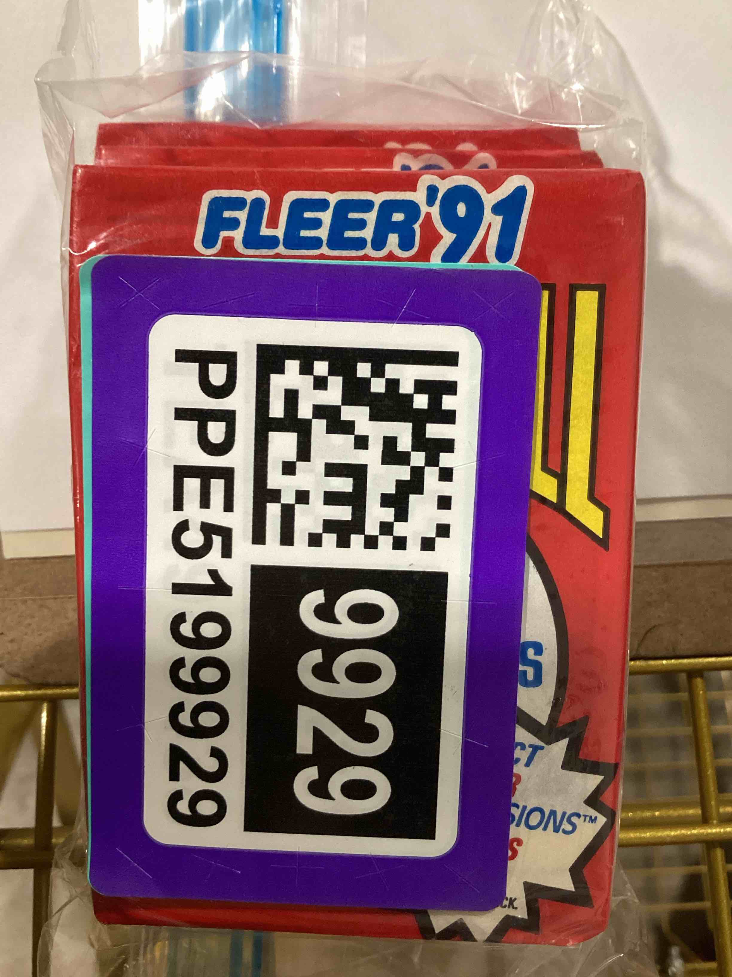 Condition photo showing New/Like New for fleer 1991 baseball 4 pack - each contains 14 cards and 1 sticker