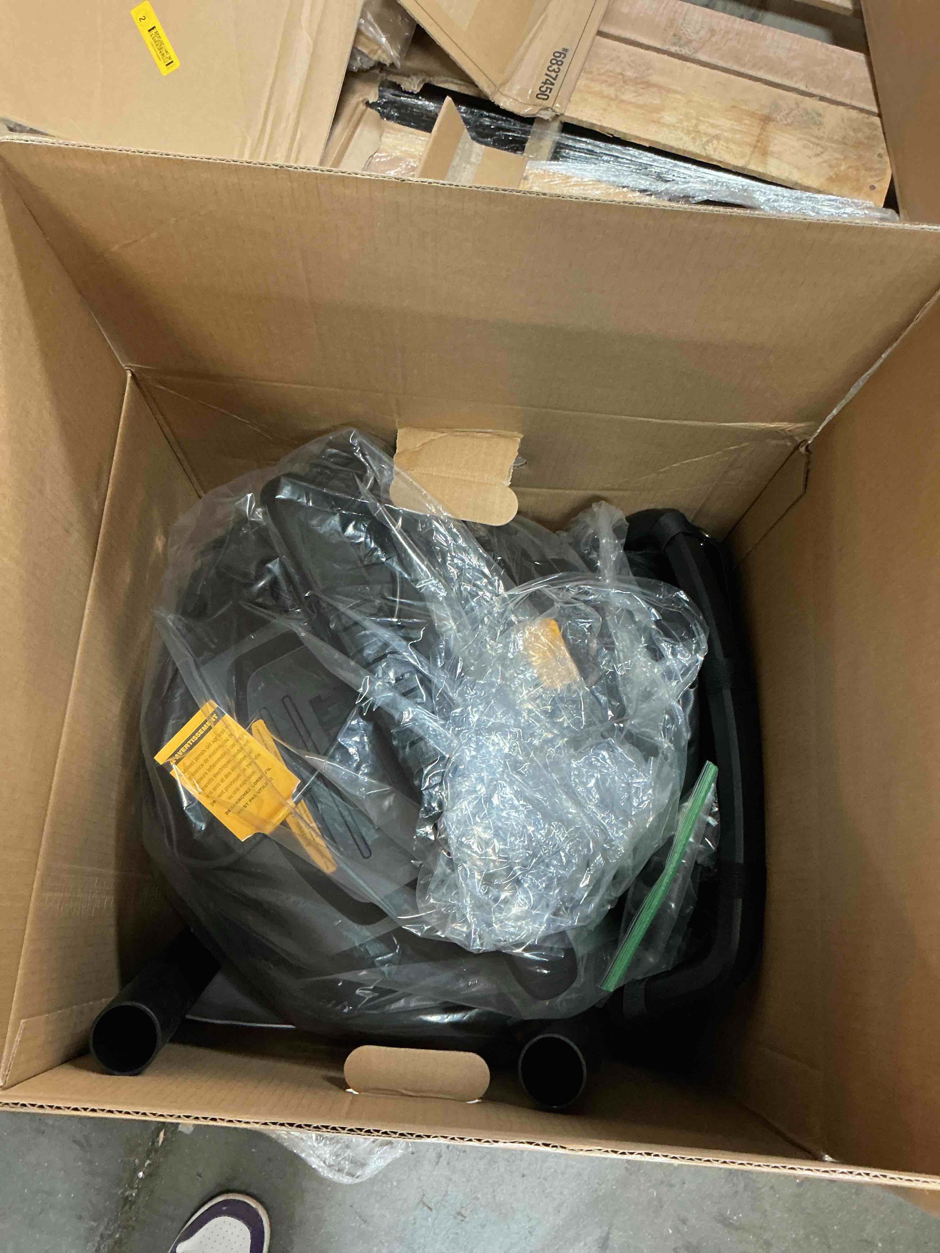Condition photo showing Good Condition for dewalt stealthsonic quiet 9-gallon 5 hp corded wet/dry shop vacuum with accessorie 5248117