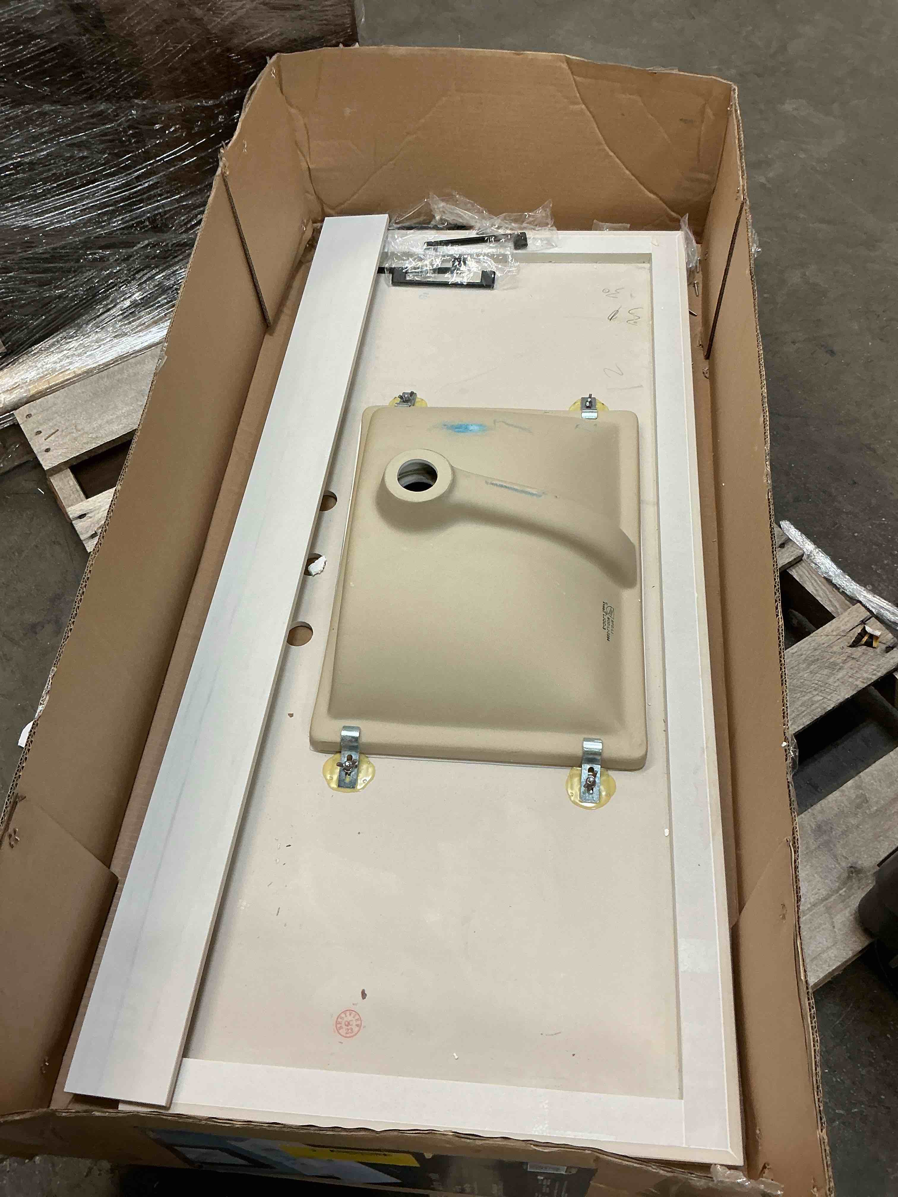 https://s3.amazonaws.com/lotting-images-prod/bidfta/PPE6095914_1776868134635.jpeg