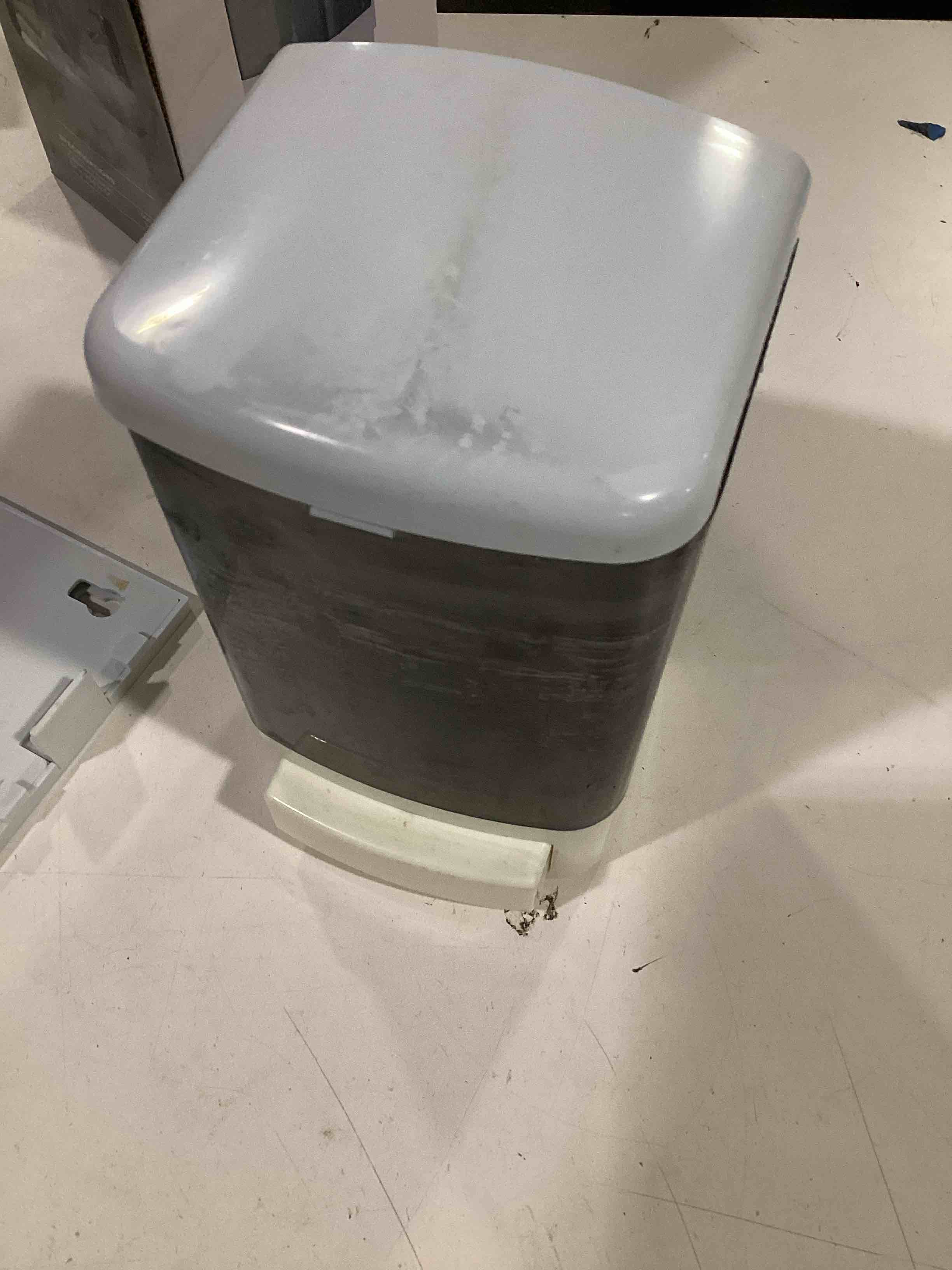 single soap dispenser