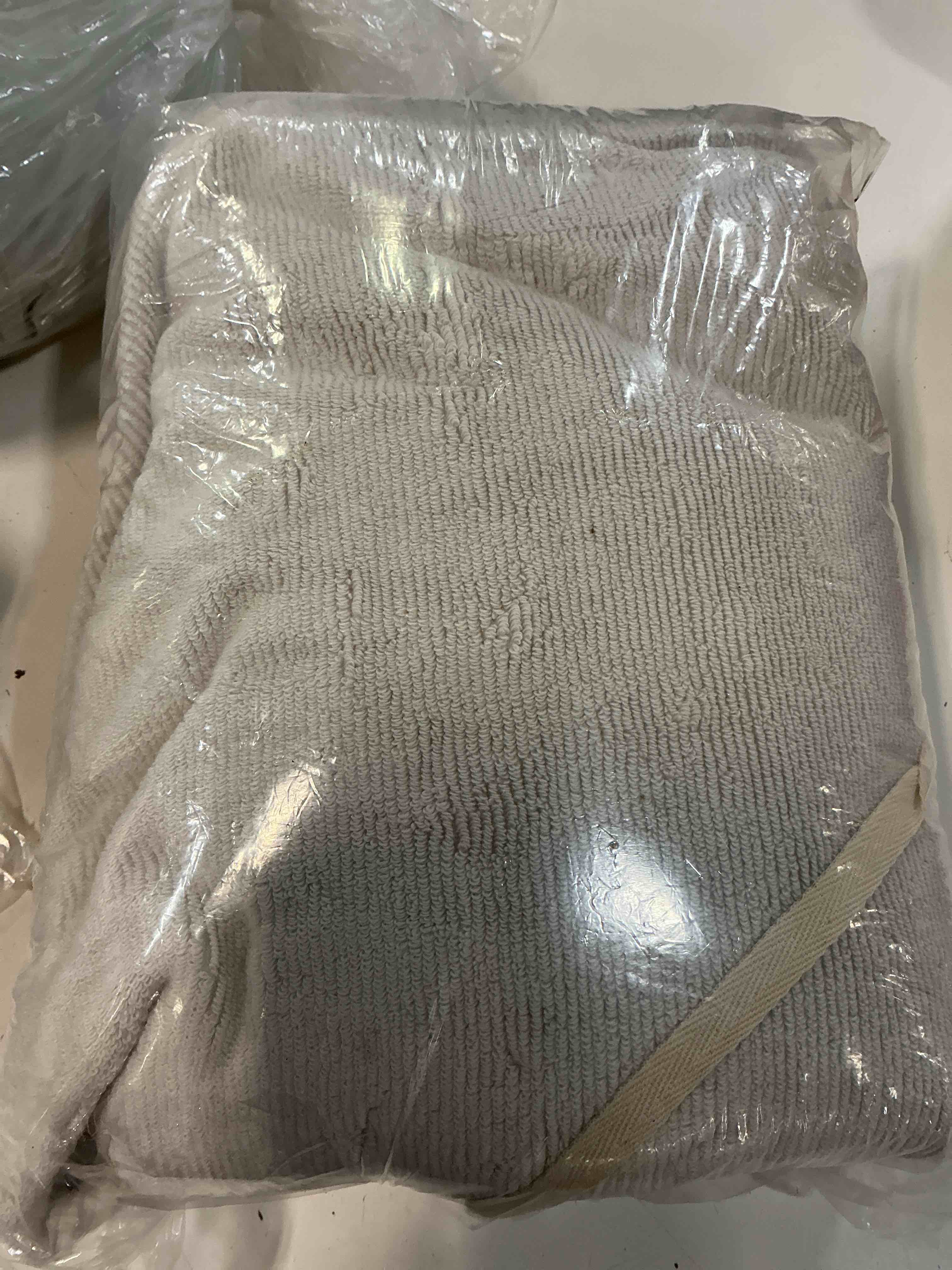 https://s3.amazonaws.com/lotting-images-prod/bidfta/PPE7017056_1789474365139.jpeg