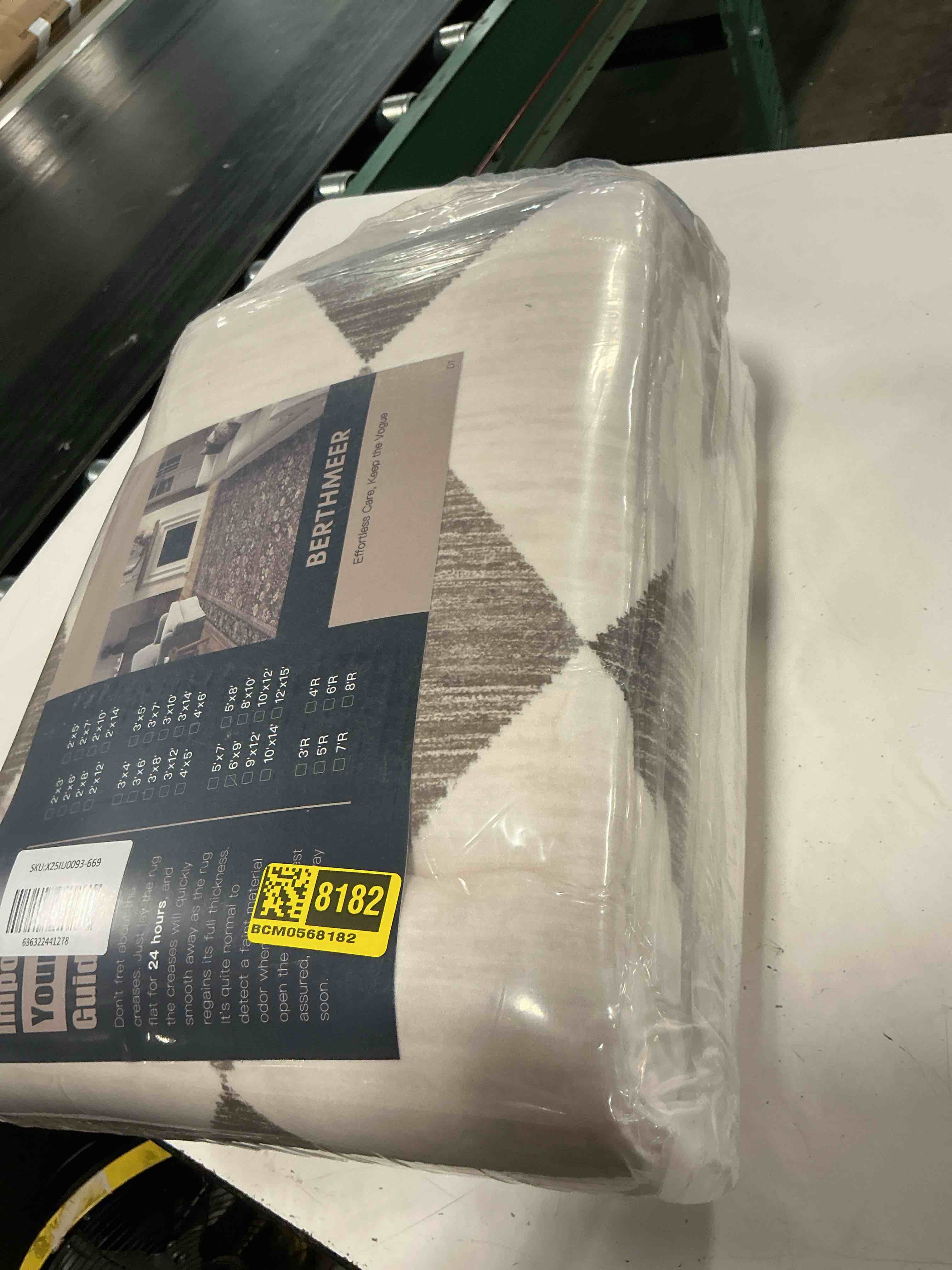 Condition photo showing New/Like New for berthmeer rug diamond, brown ivory 