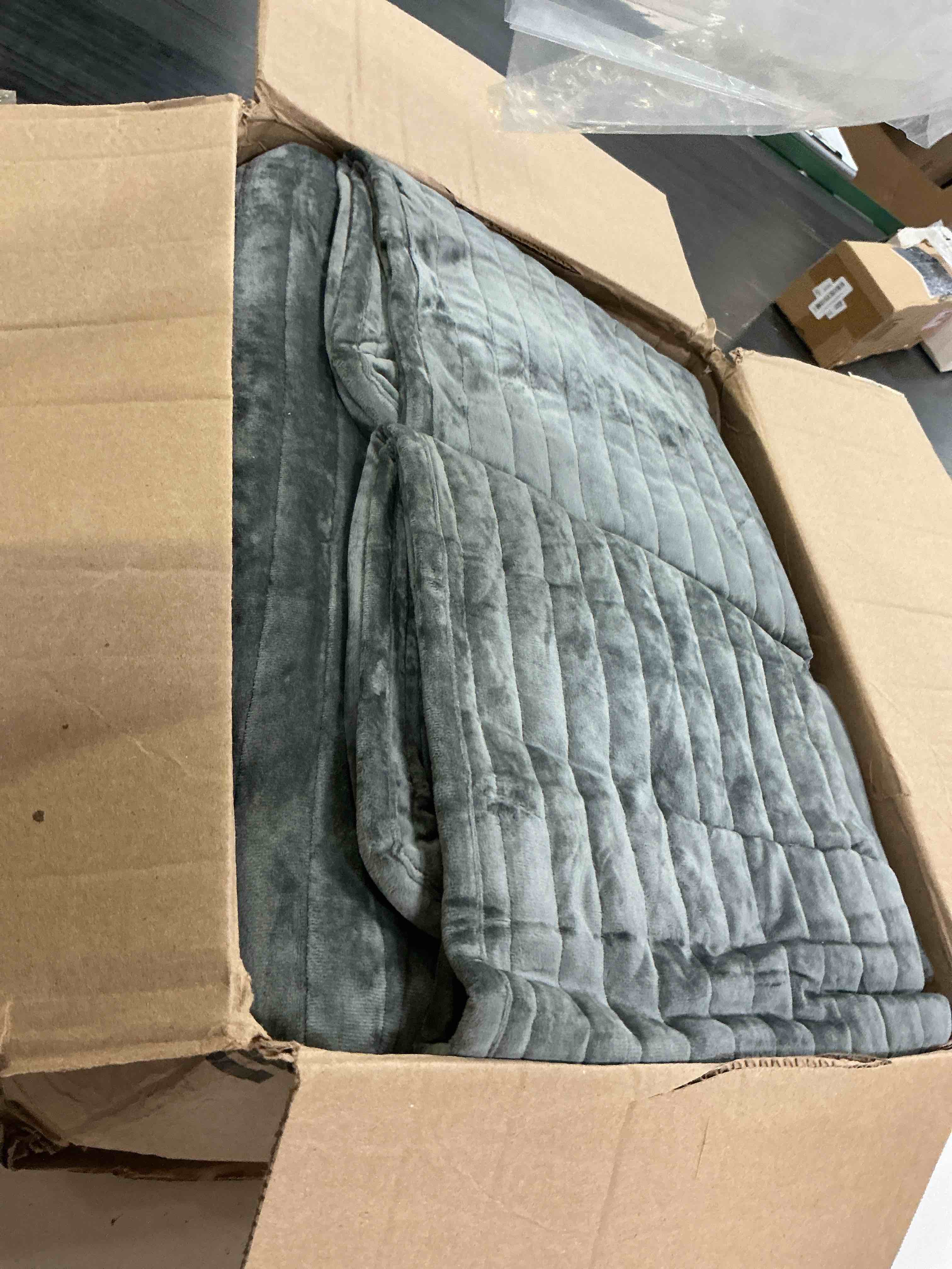 Condition photo showing As Is for phf luxury velvet quilt set, grey (size unknown)