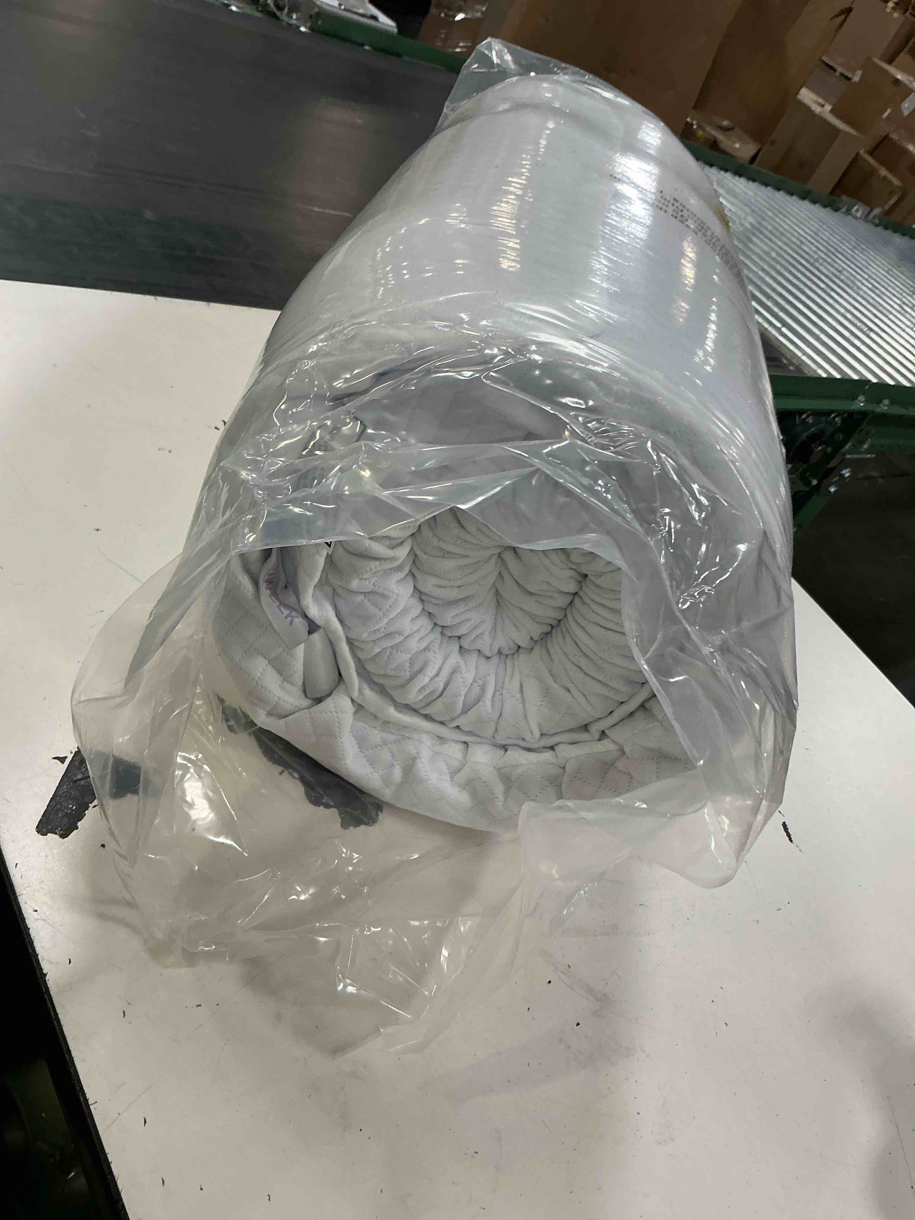 Condition photo showing New/Like New for sinweek mattress topper (size unknown)