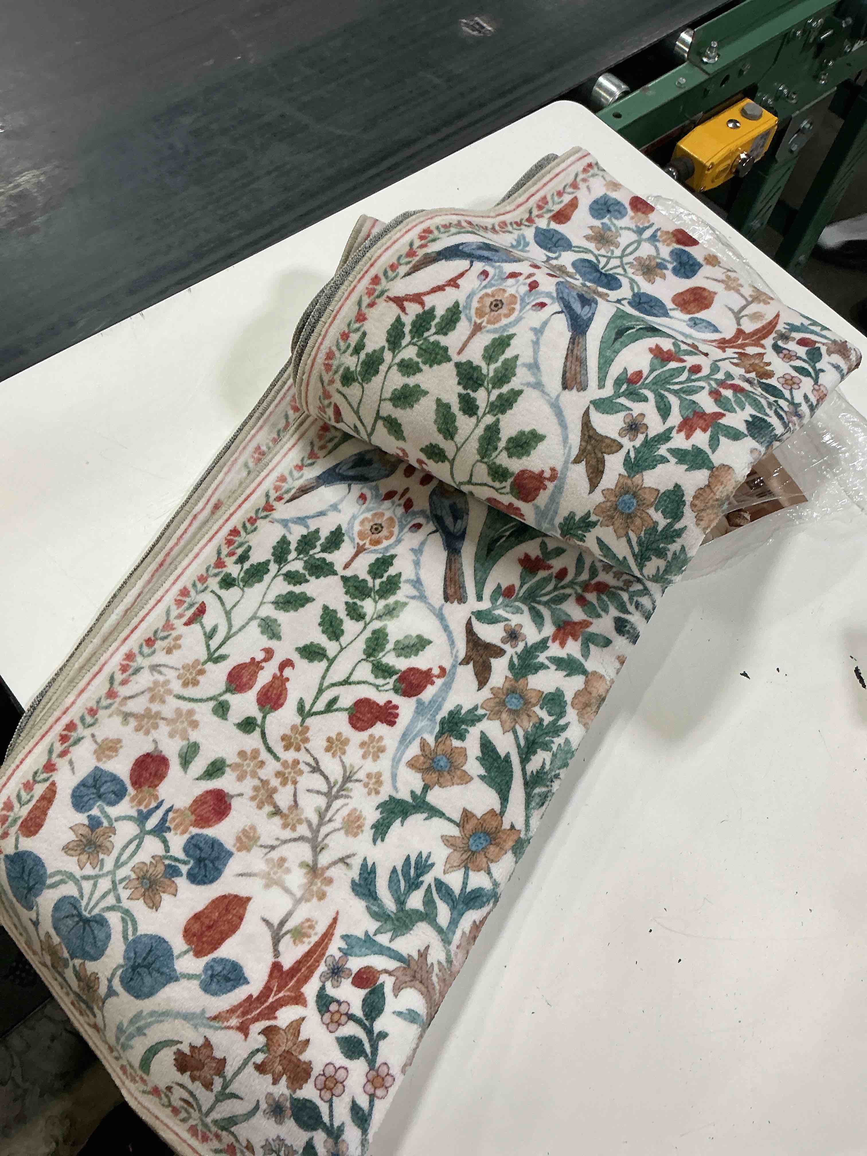 Condition photo showing Good Condition for bird flowers runner 2x8