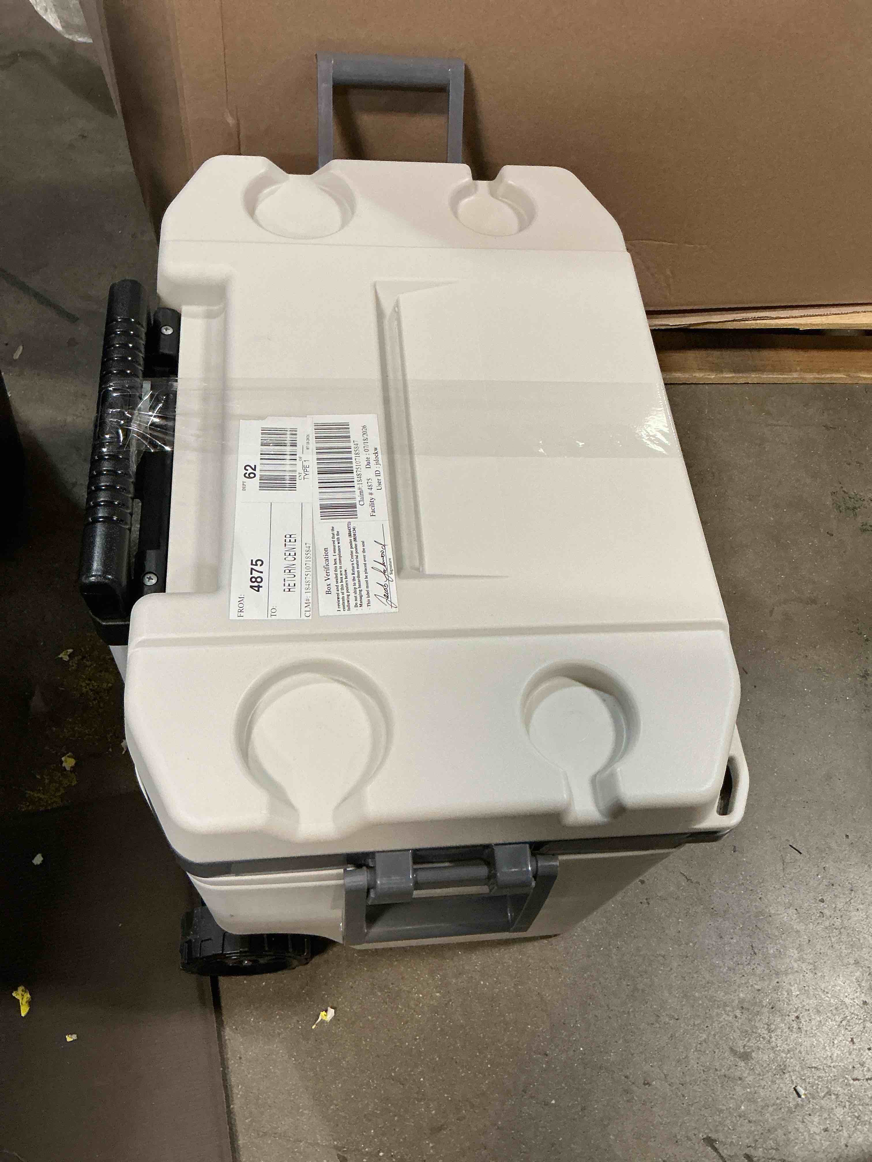 Condition photo showing New/Like New for igloo 35140 60-quart sunset roller cooler, bone white/gray