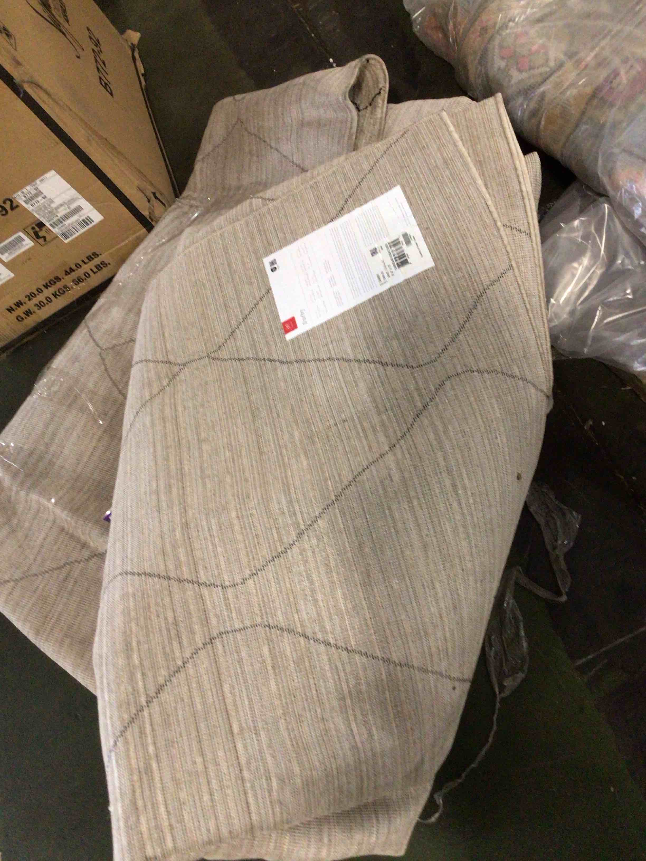Condition photo showing As Is for loloi darby collection dar-03 sand/charcoal 9'-2" x 13' area rug sand / charcoal 9'2" x 13' (rectangular)