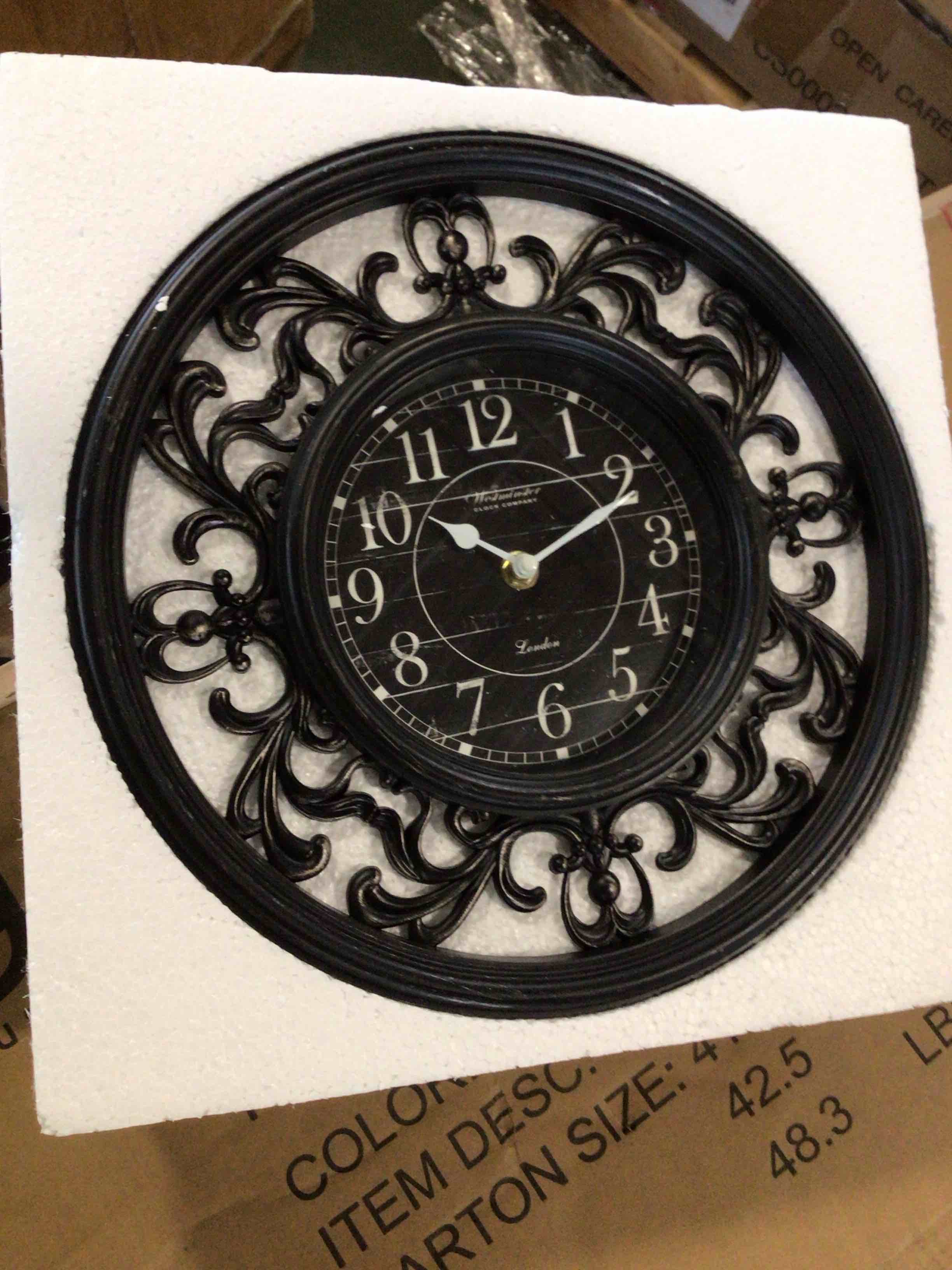 Condition photo showing Good Condition for classic round plastic wall clock 12 inches
