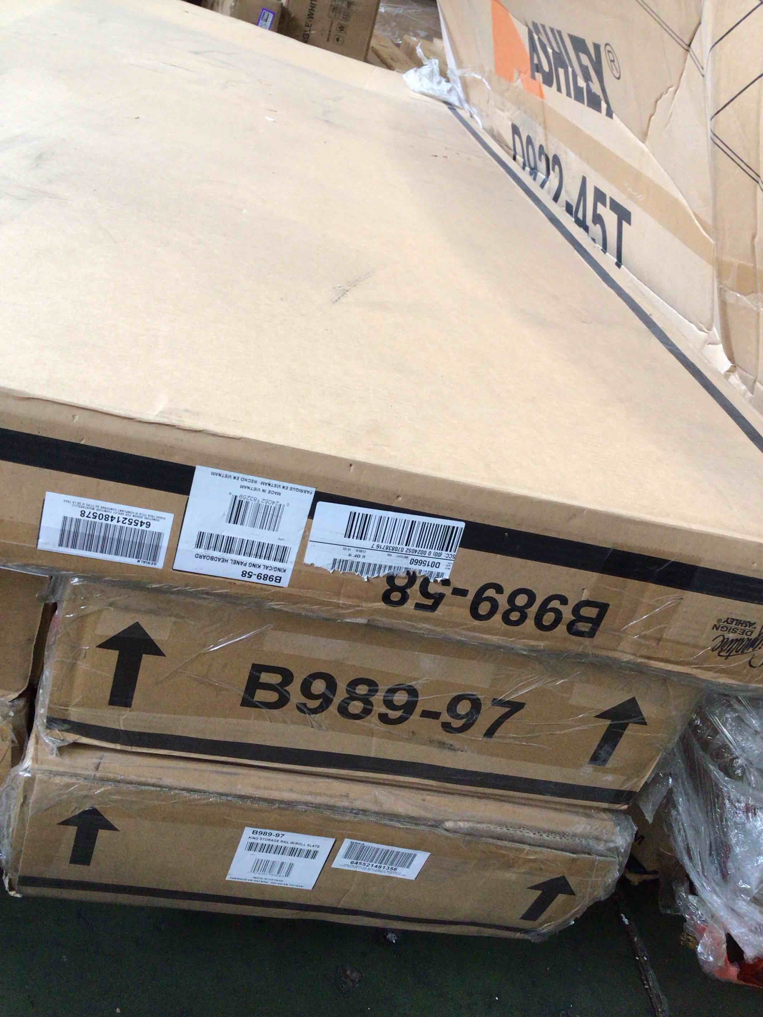 Condition photo showing Good Condition for ((3 boxes )) foyland california king panel storage bed