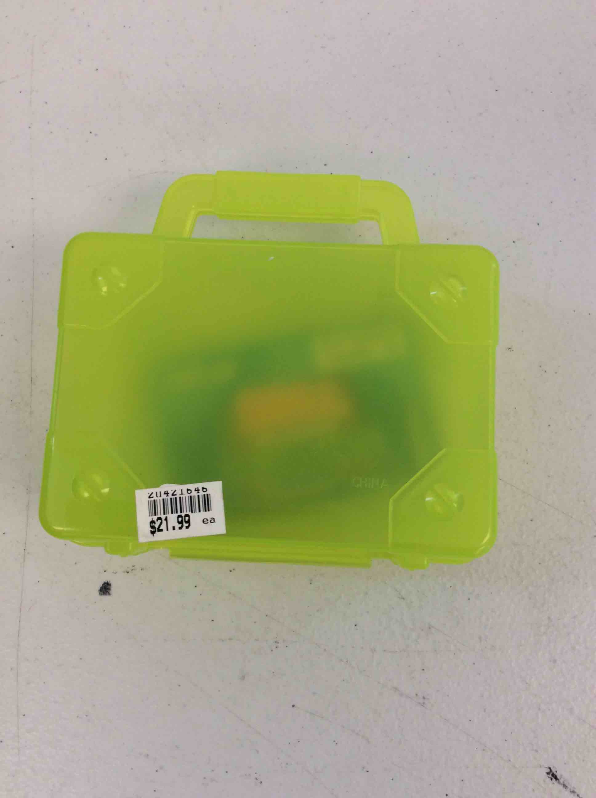 Condition photo showing New/Like New for seaworld case