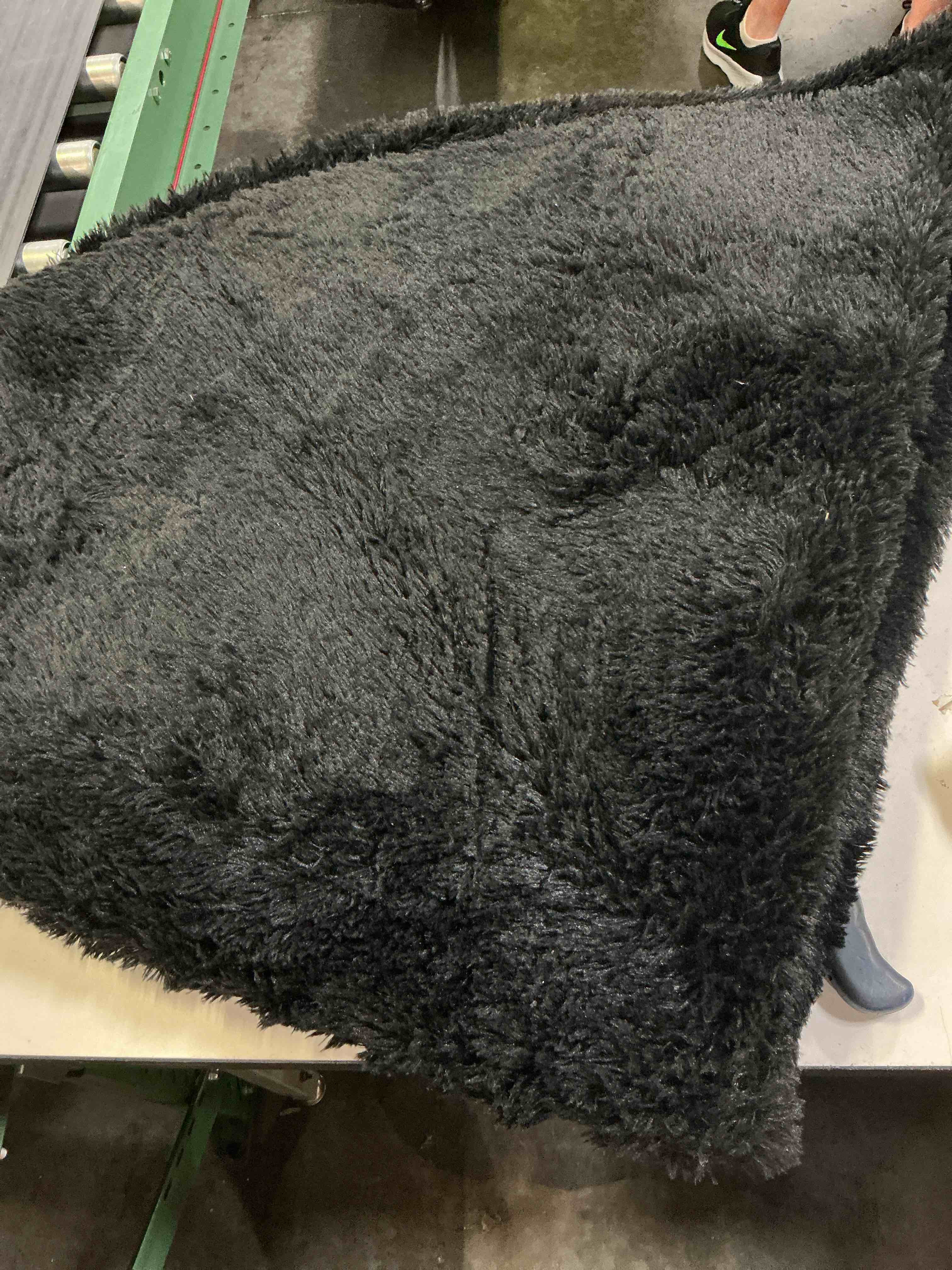 Condition photo showing Good Condition for ophanie round rug 6ft black circle area rug, room decor for men, fluffy fuzzy bedroom carpet, plush soft shaggy living room rugs for kids home aesthetic, nursery with over 99 pcs pile fibers