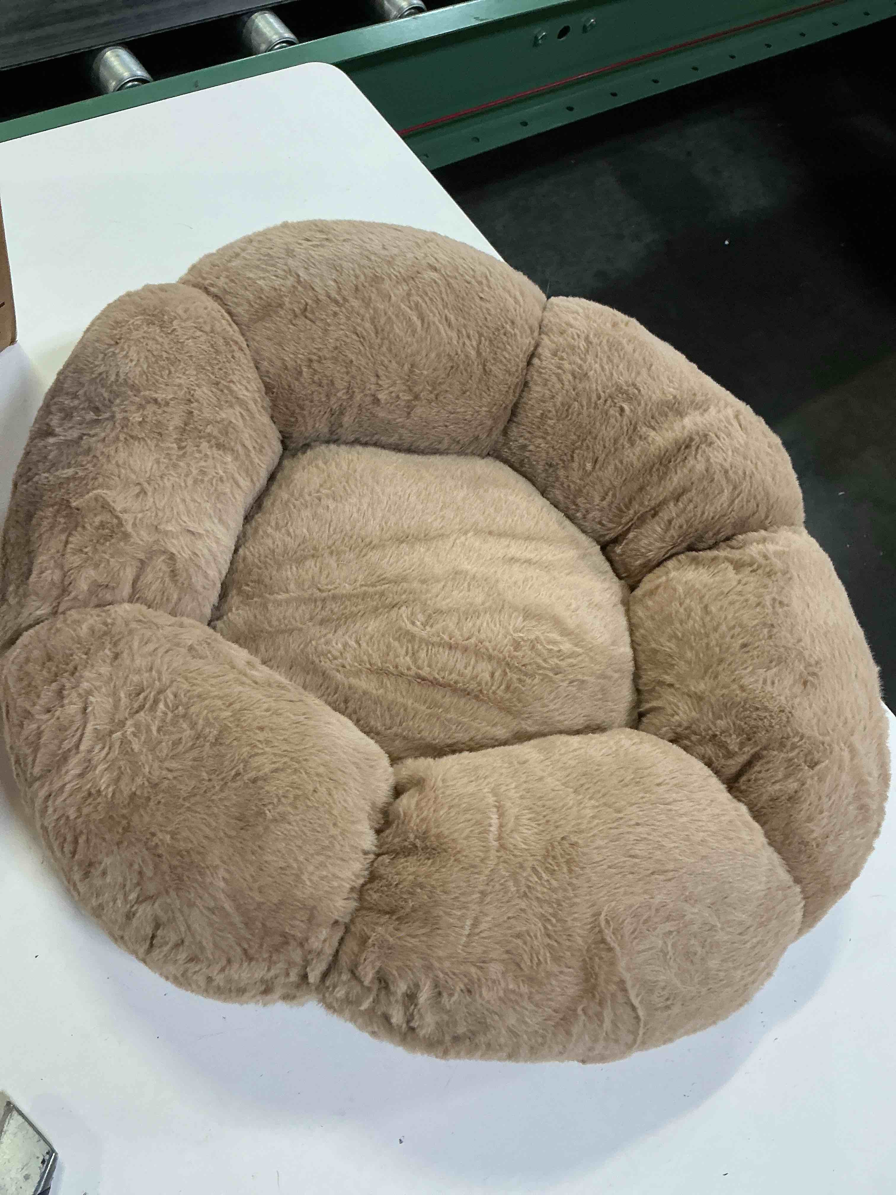 Condition photo showing Good Condition for lulu – bubble plush pet bed
