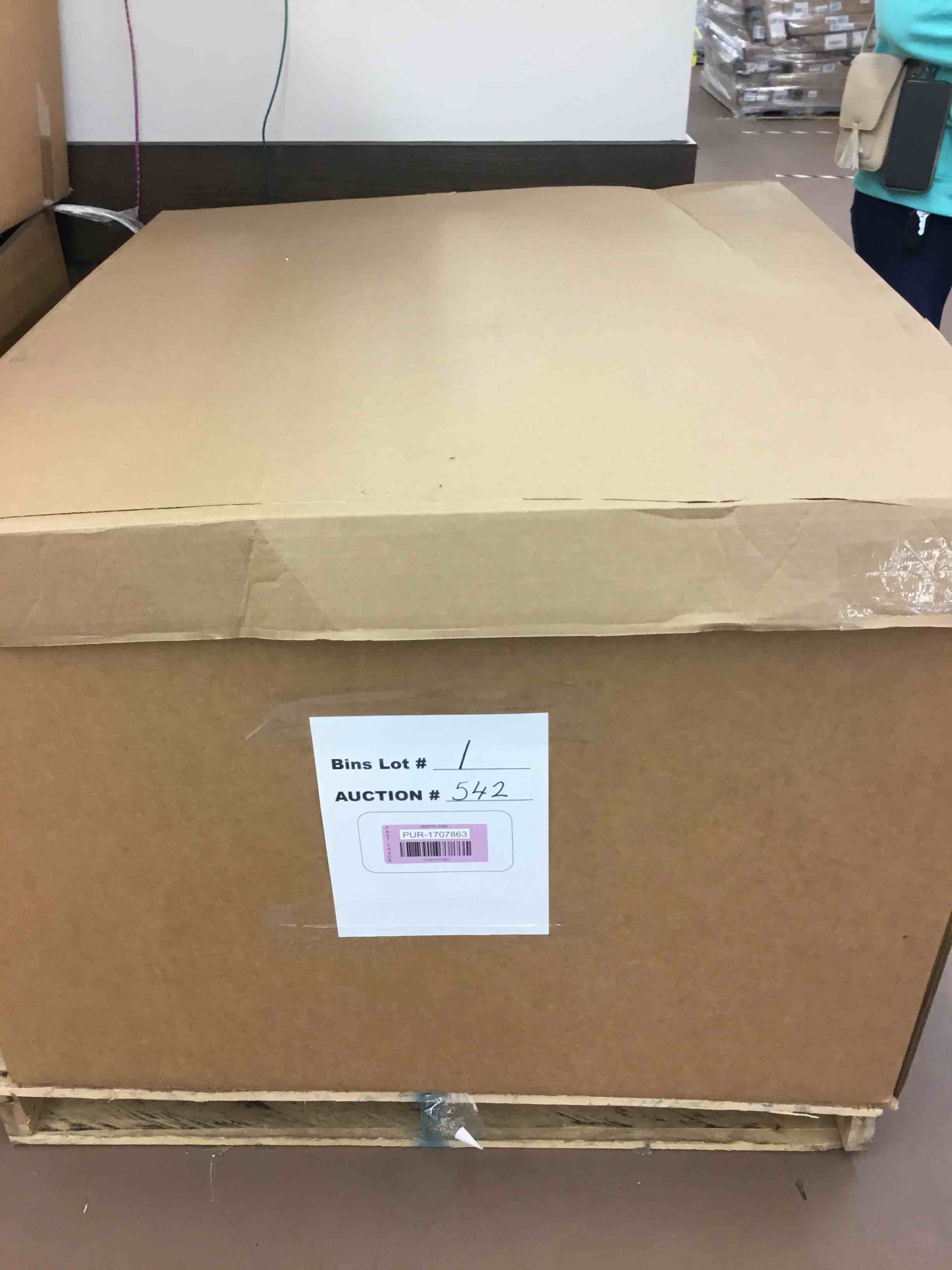 https://s3.amazonaws.com/lotting-images-prod/bidfta/PUR1707863_1710542014417.jpeg
