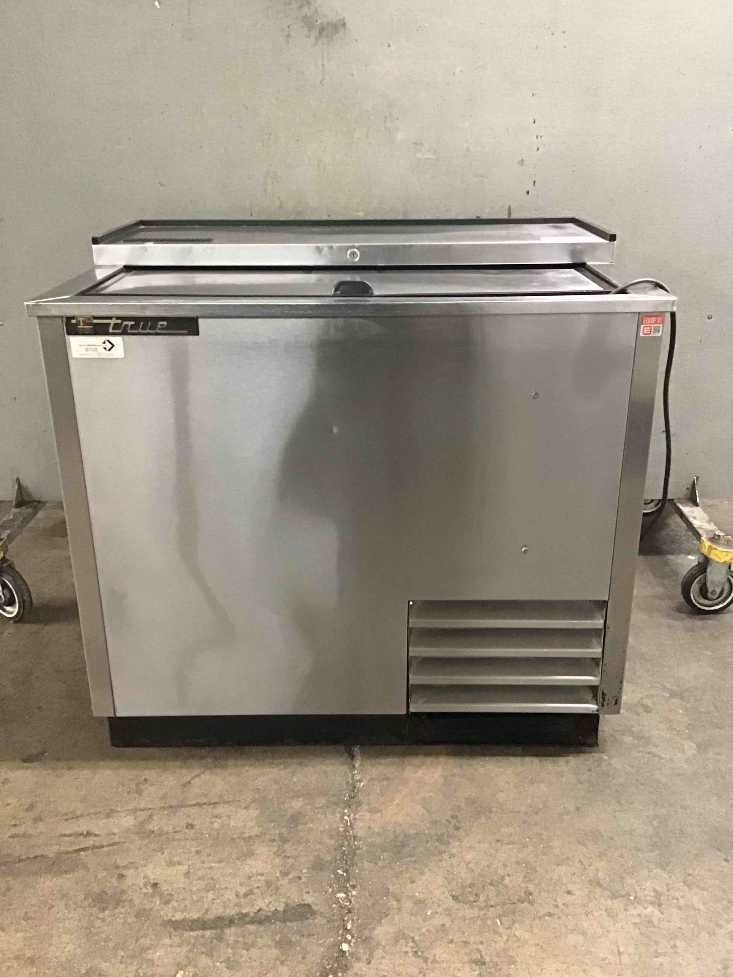 True Forced Air Bottle Cooler Holds 264 12 Ounce Bottles
