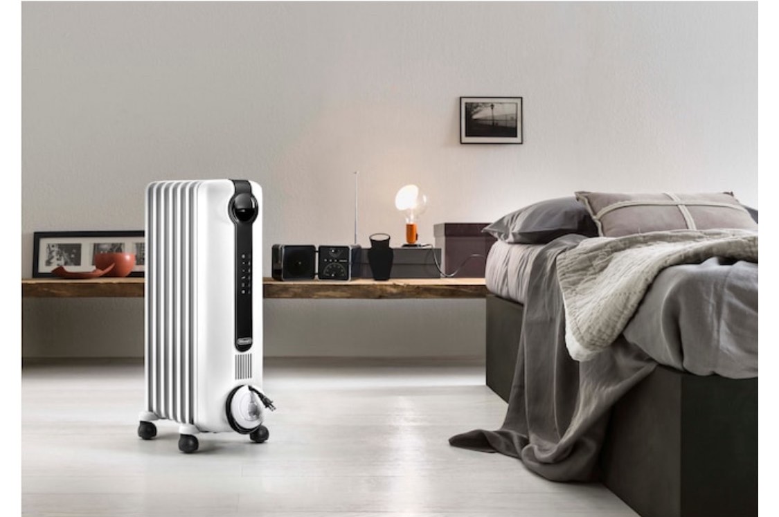 DELONGHI Up to 1500-Watt Radiant Tower Indoor Electric Space Heater with Thermostat